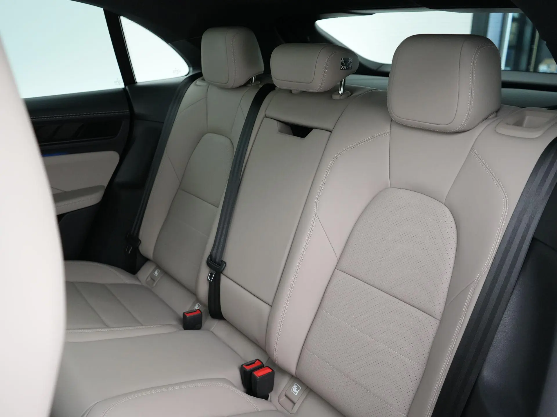 Macan 4 S 100 kWh