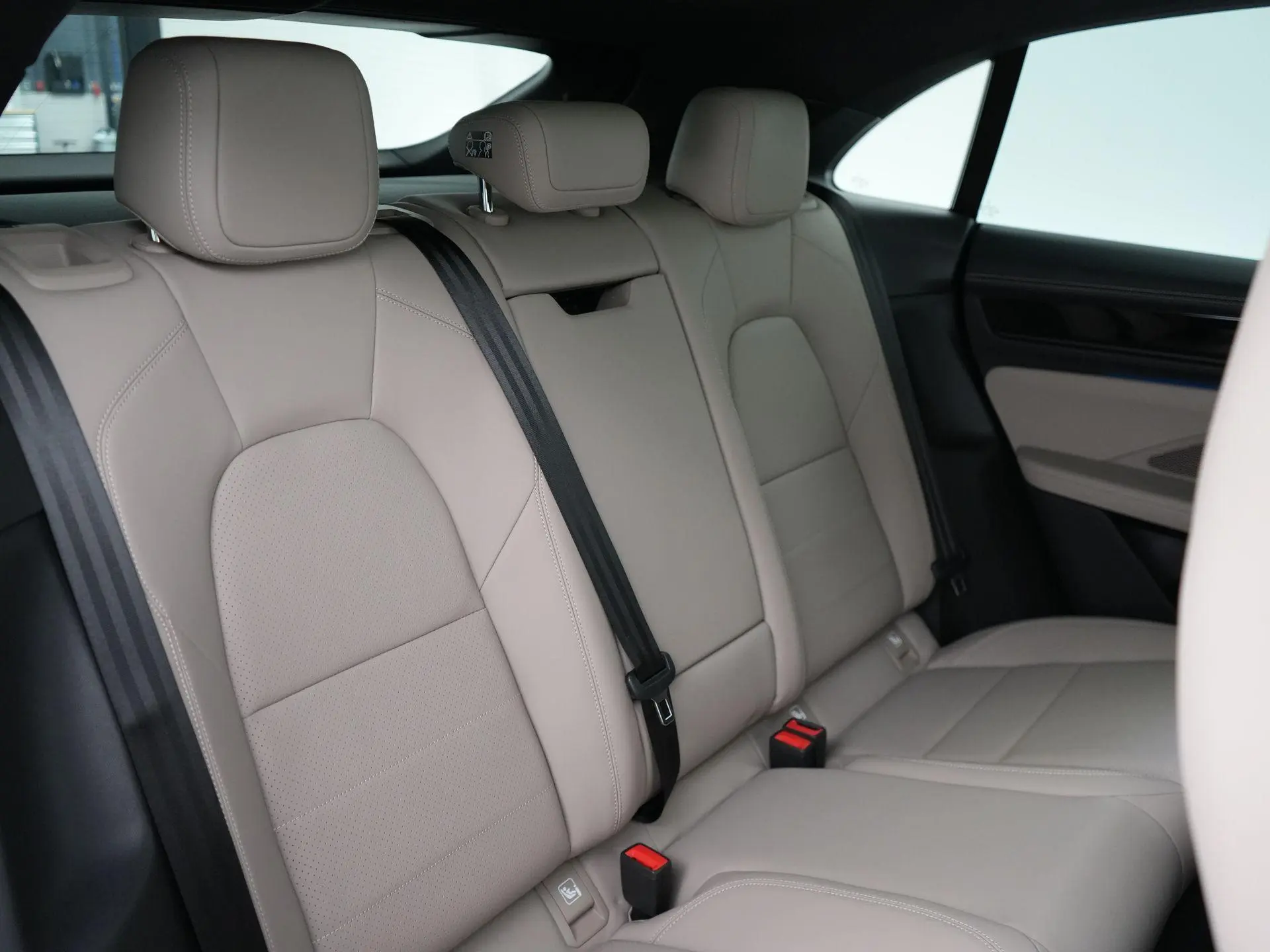 Macan 4 S 100 kWh