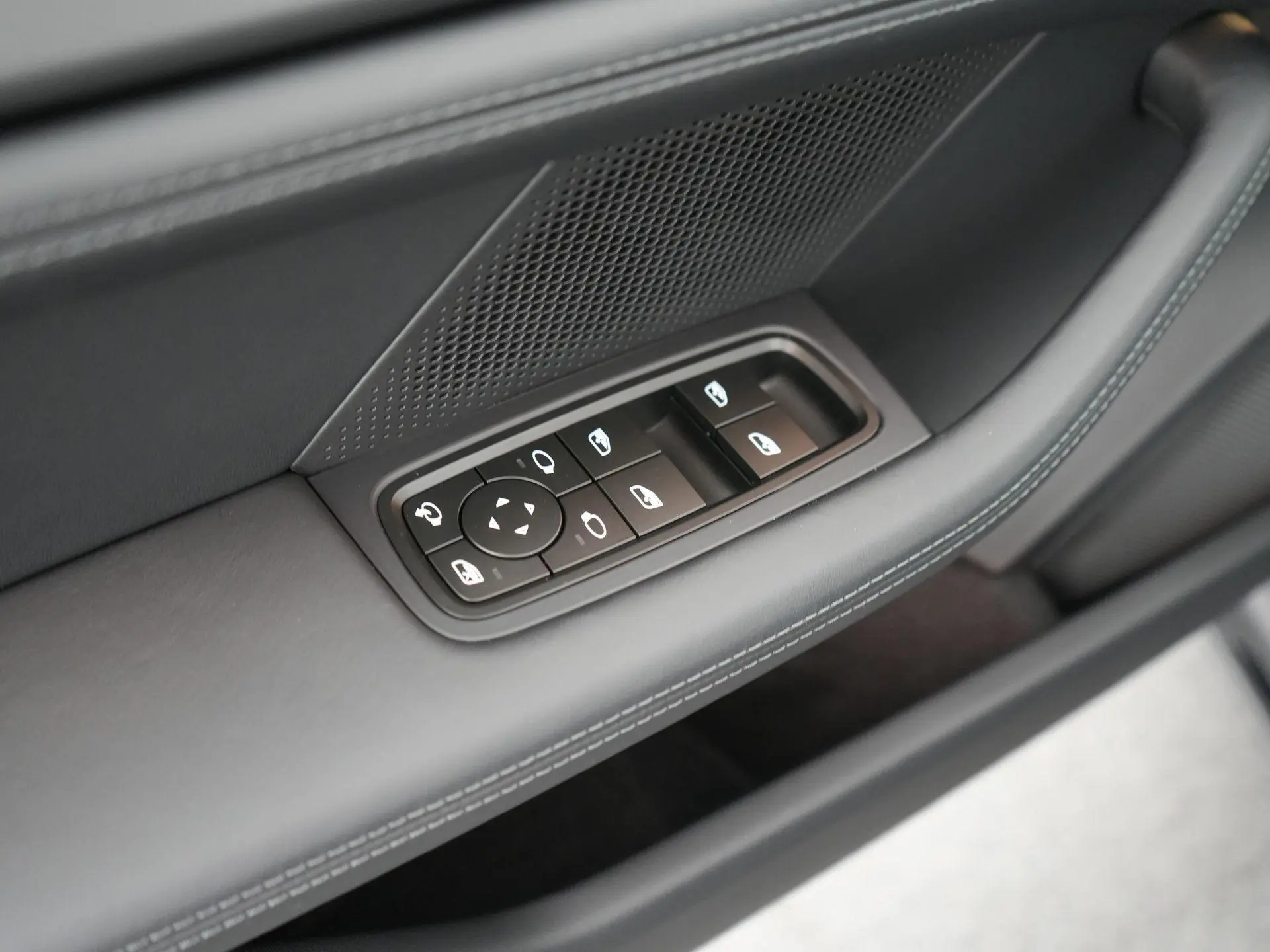 Taycan 4 Black Edition 105 kWh
