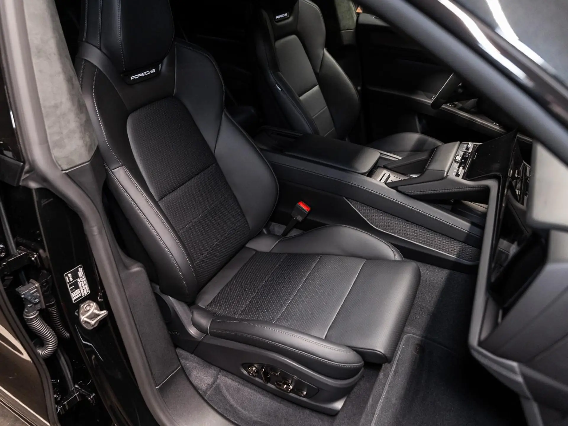 Cayenne Electric 113 kWh