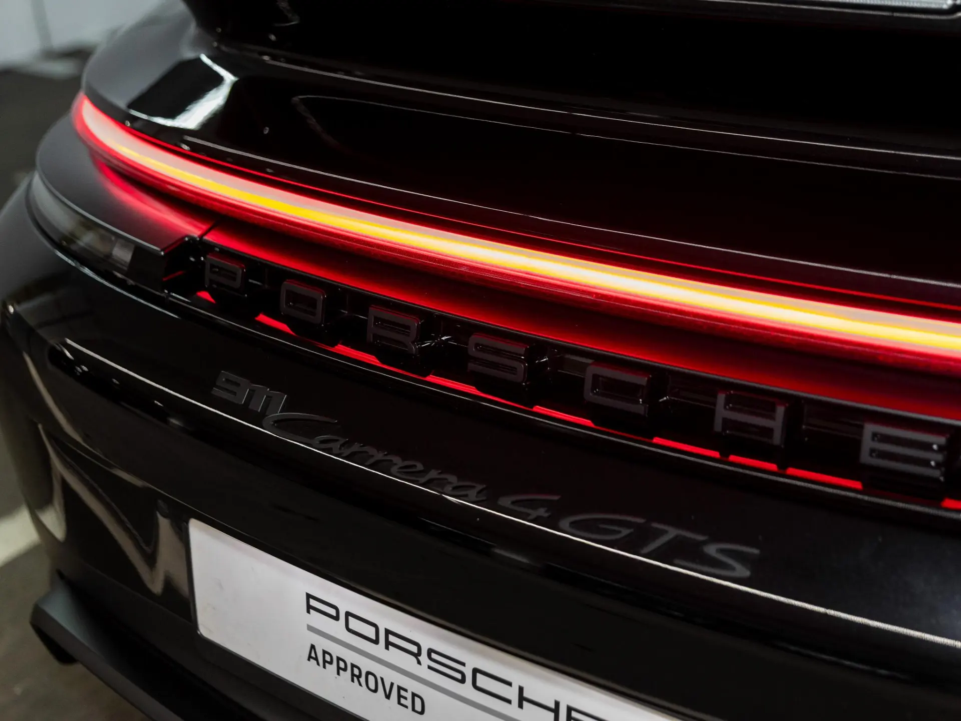 911 3.6 T-Hybrid Carrera 4 GTS