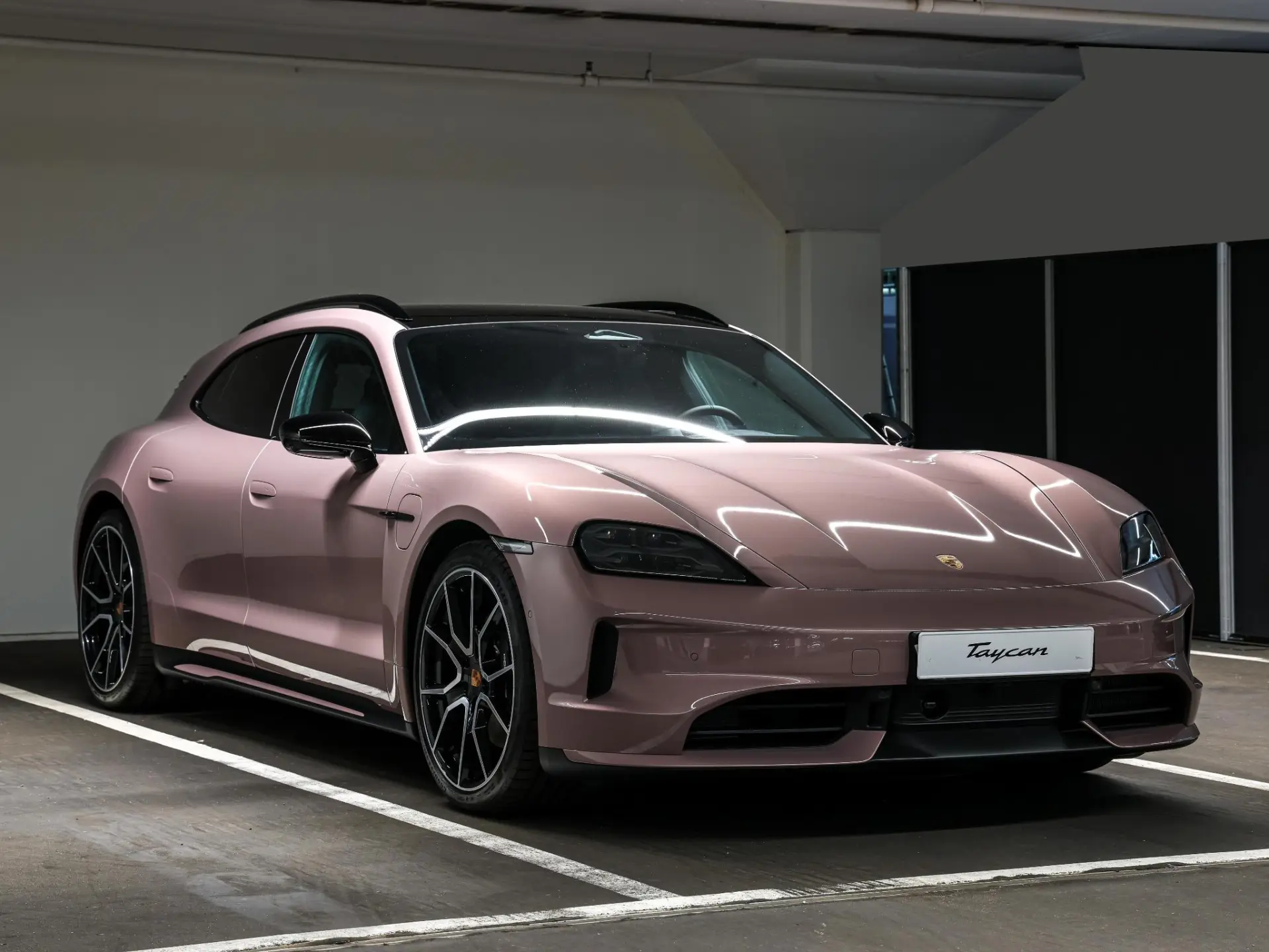 Taycan Sport Turismo Black Edition
