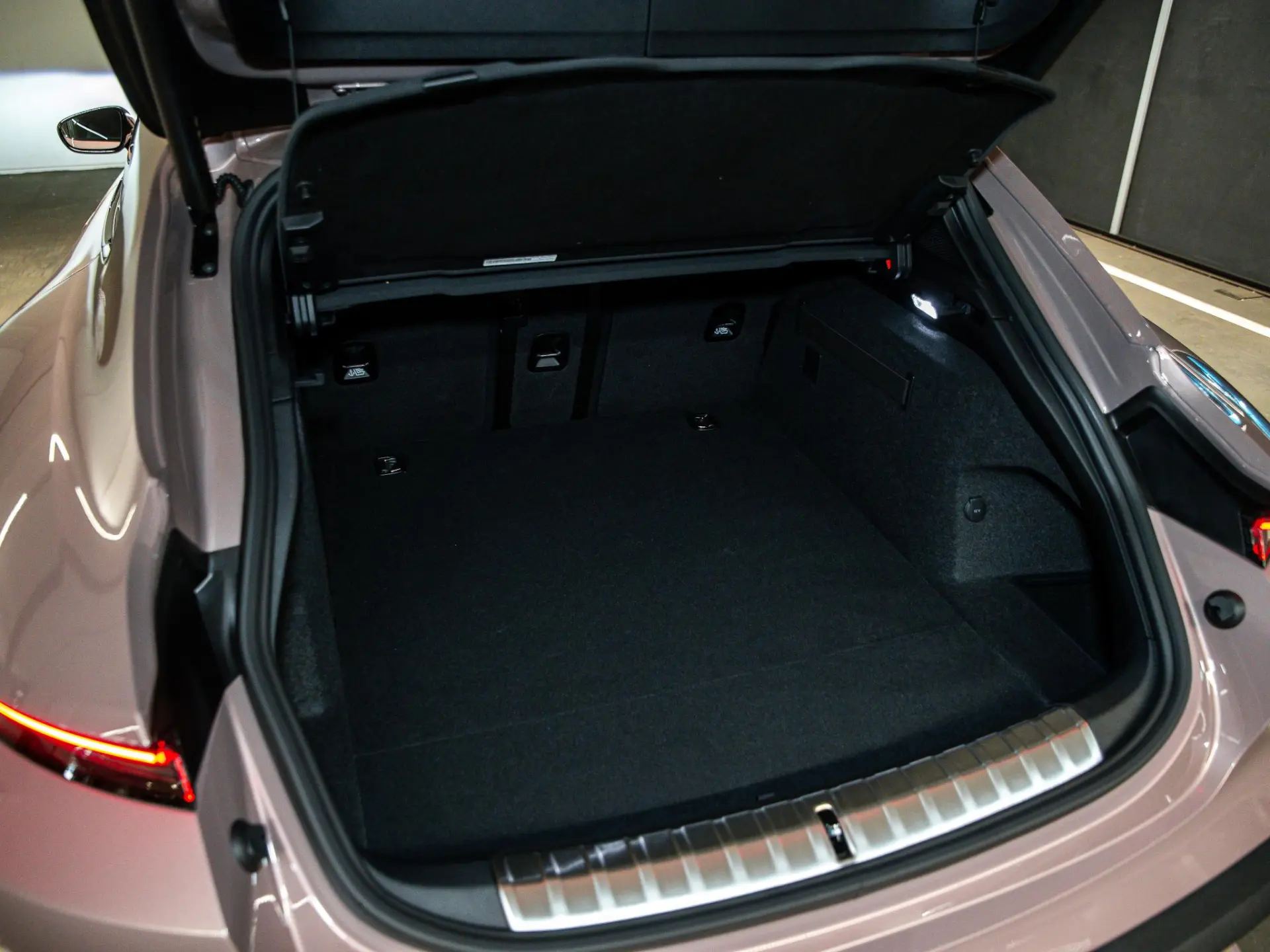 Taycan Sport Turismo Black Edition