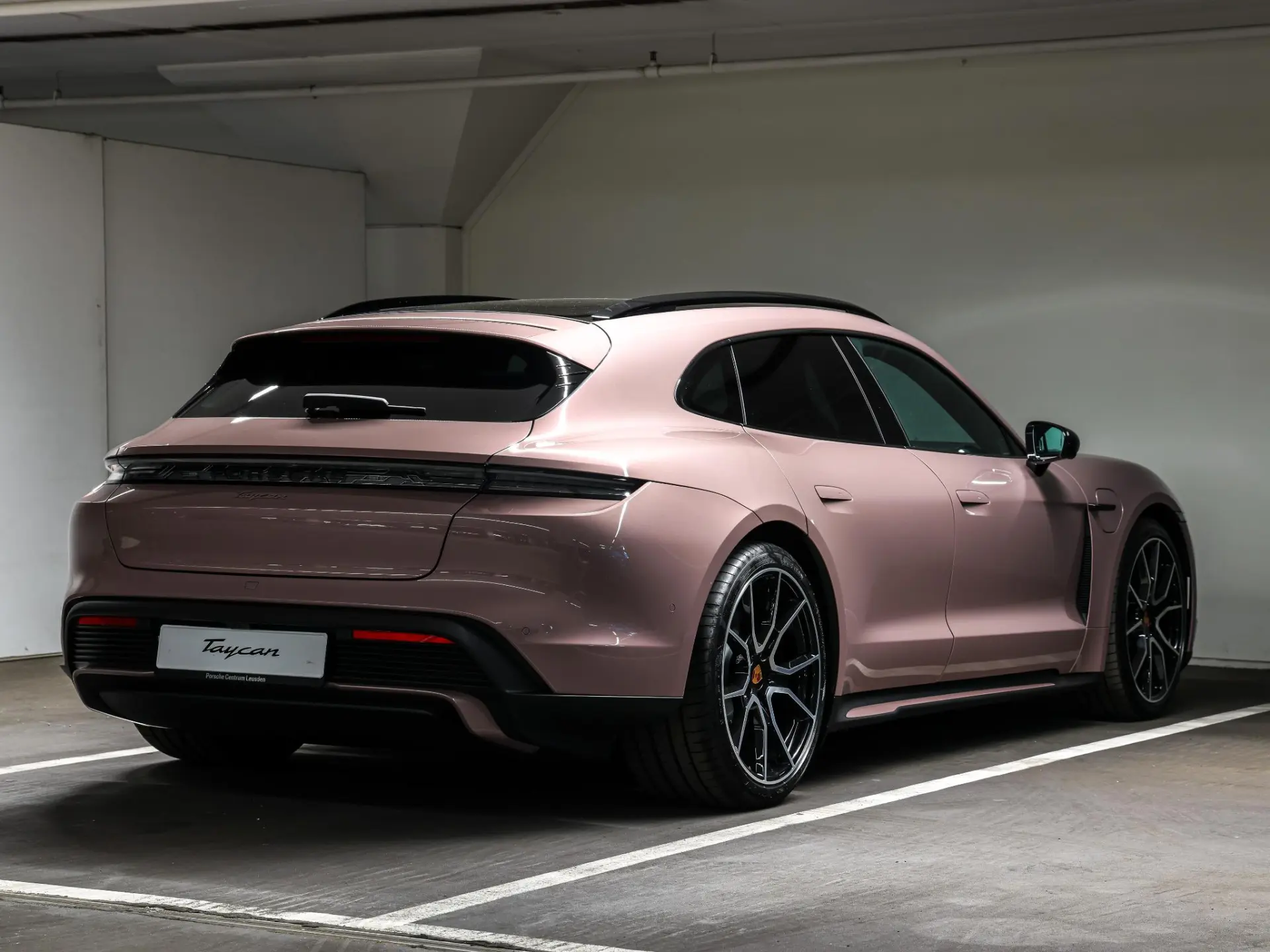 Taycan Sport Turismo Black Edition