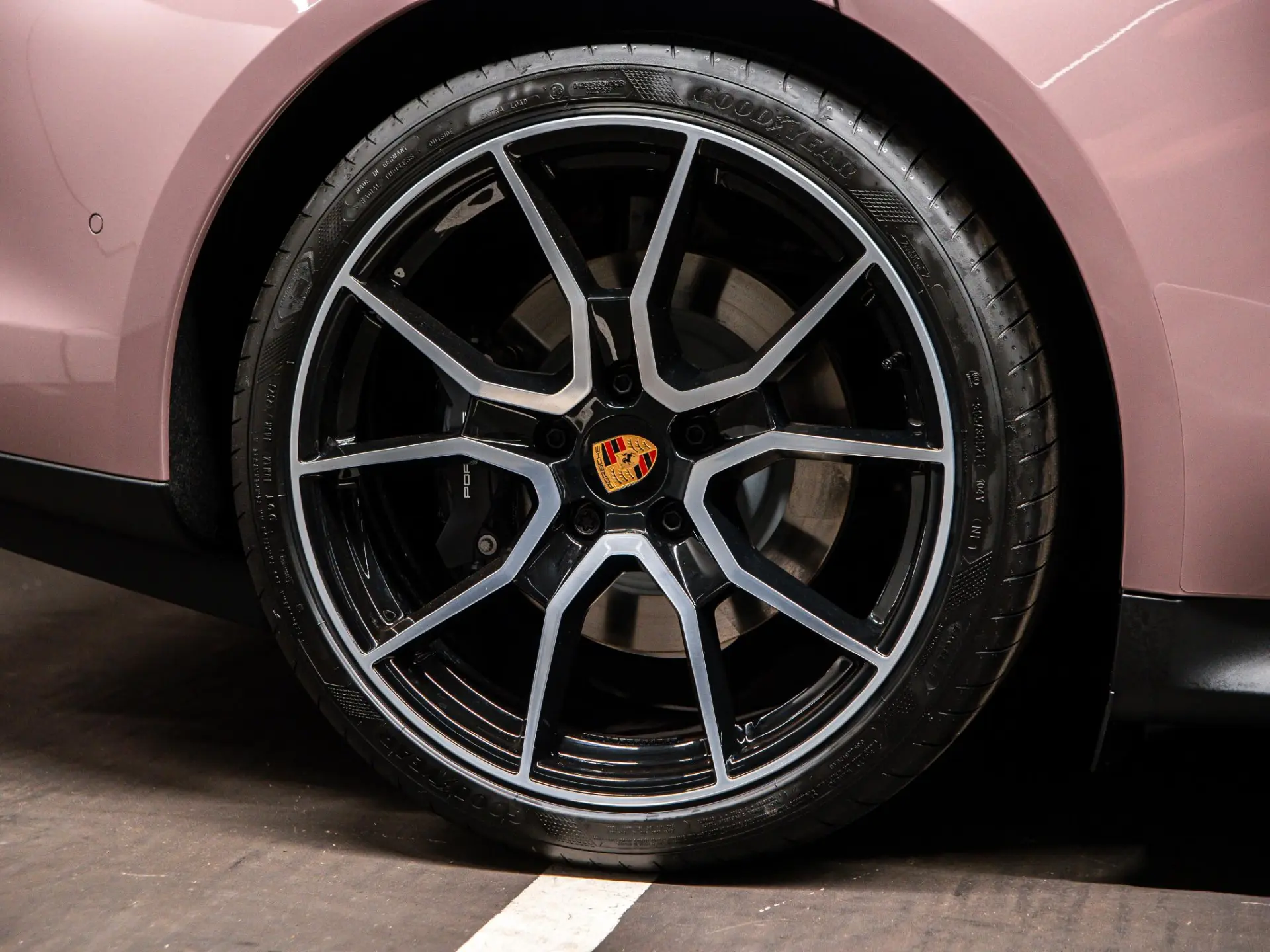 Taycan Sport Turismo Black Edition