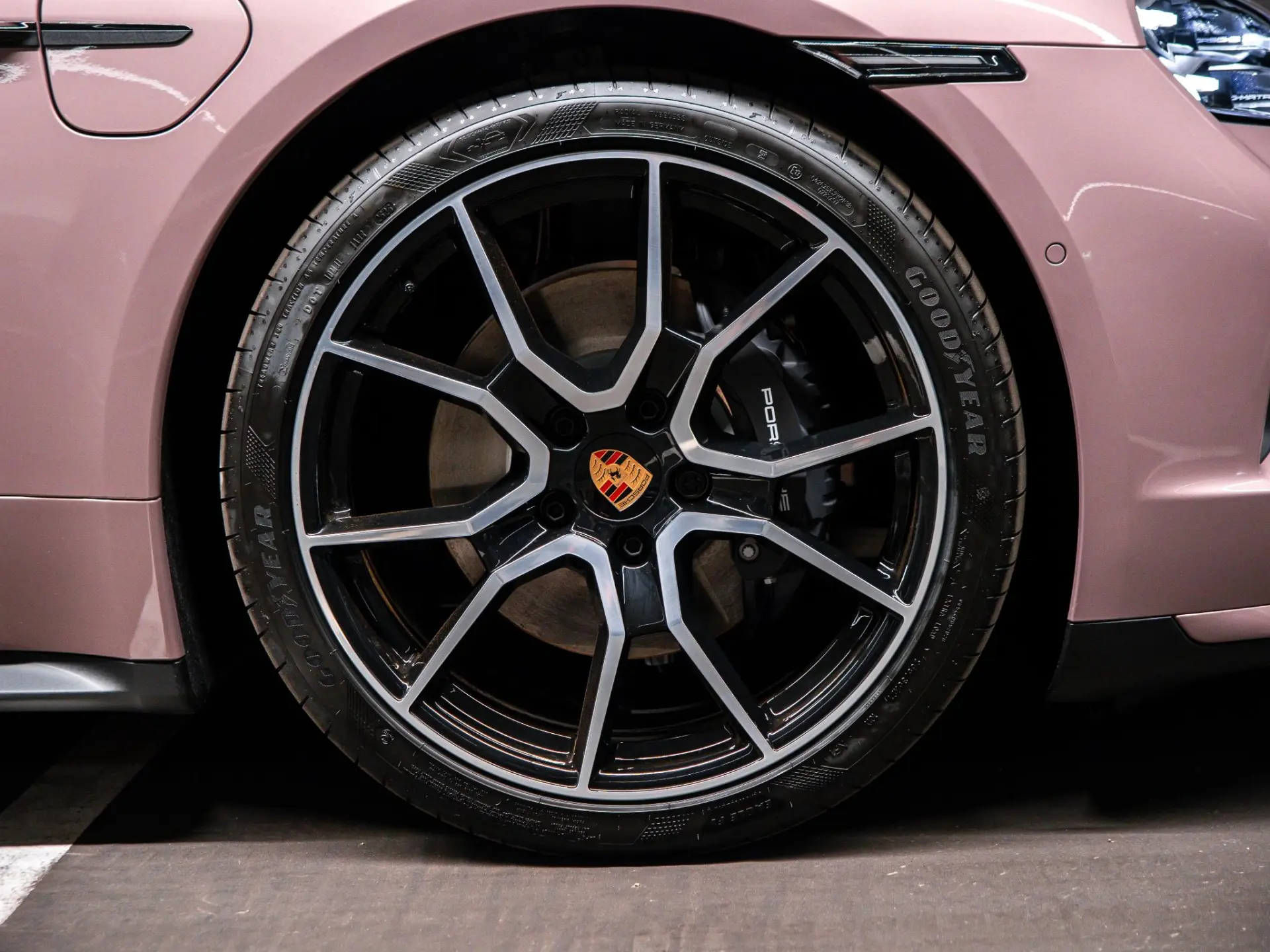 Taycan Sport Turismo Black Edition