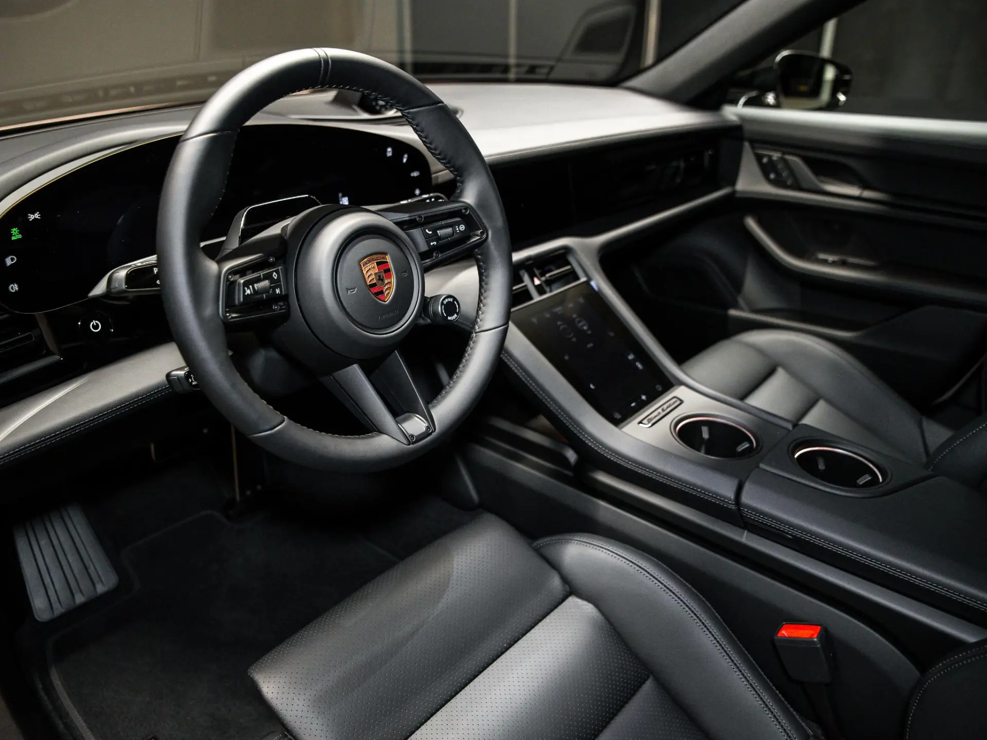 Taycan Sport Turismo Black Edition