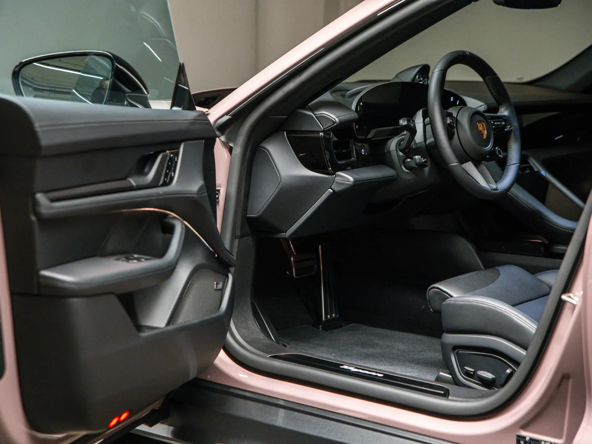 Taycan Sport Turismo Black Edition