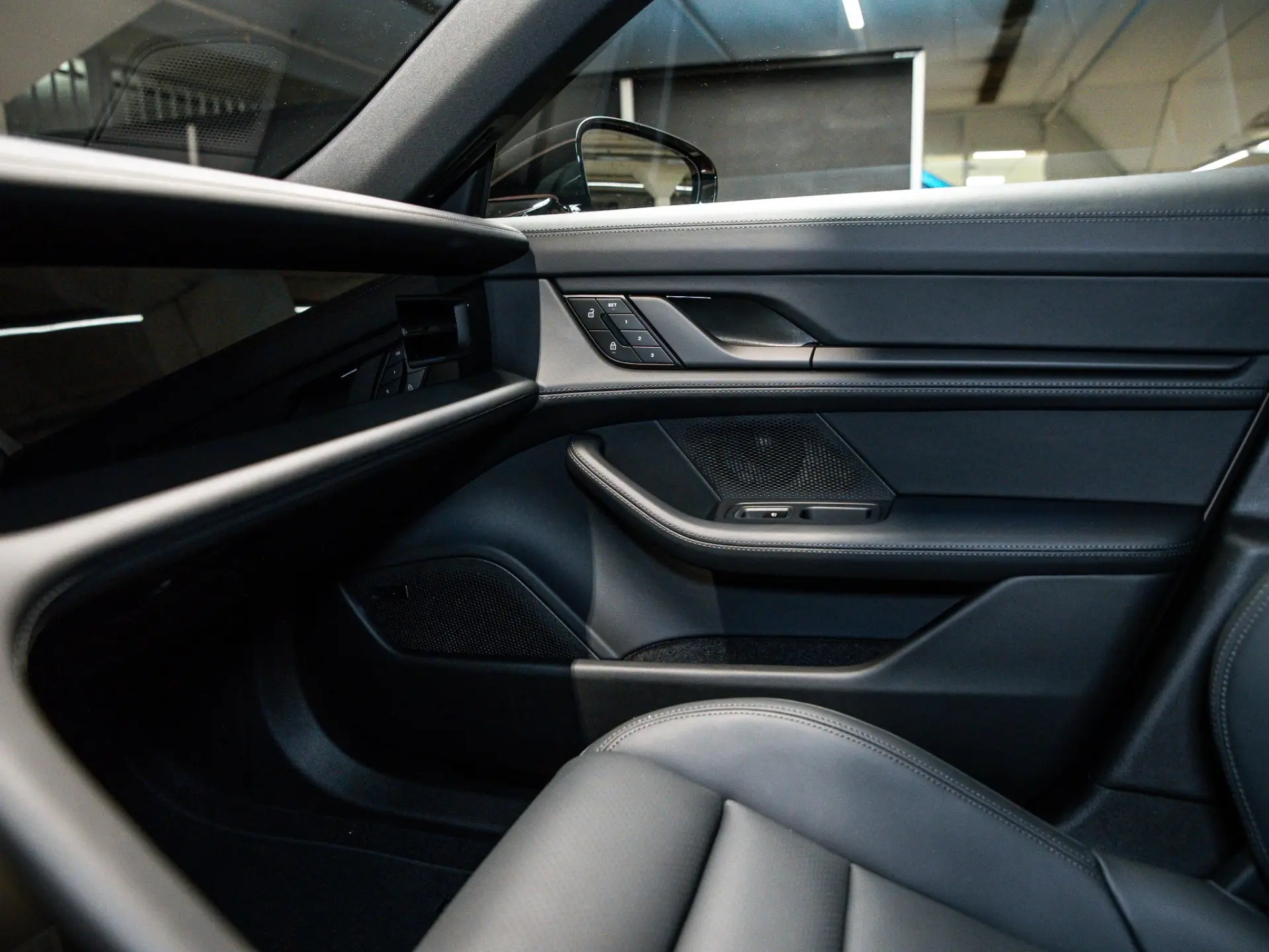 Taycan Sport Turismo Black Edition