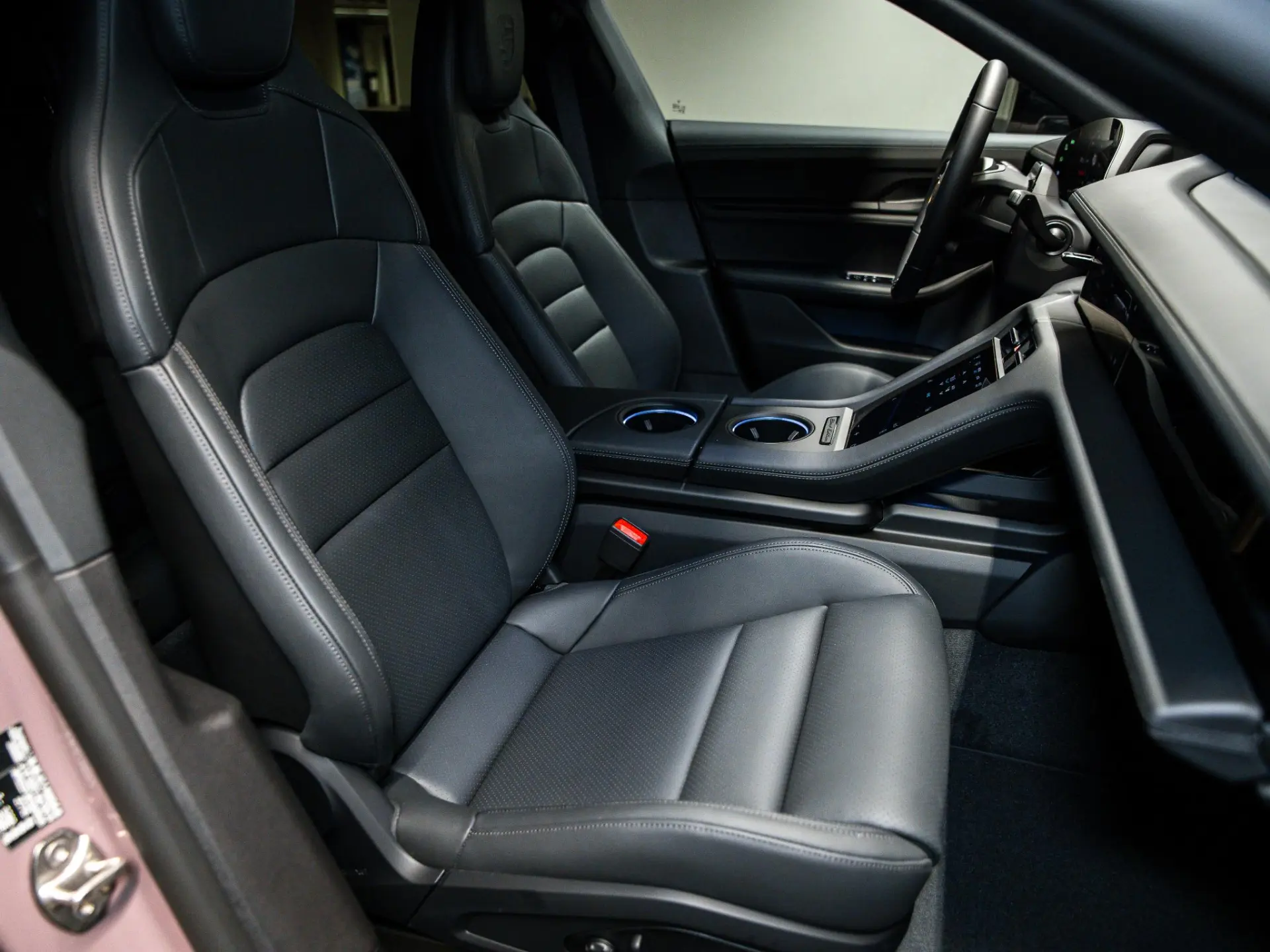 Taycan Sport Turismo Black Edition