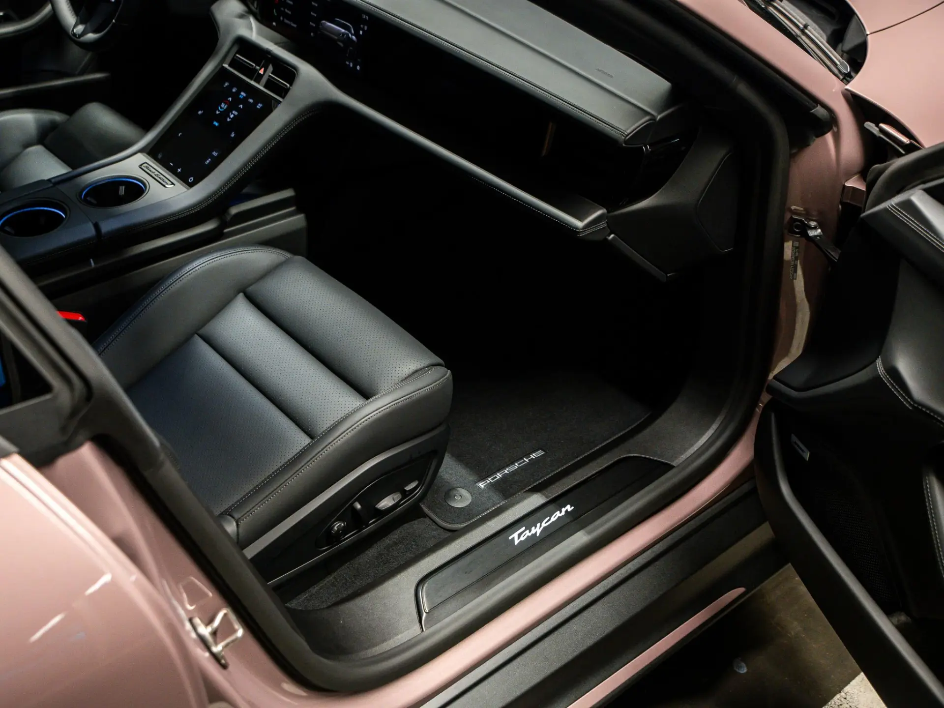 Taycan Sport Turismo Black Edition