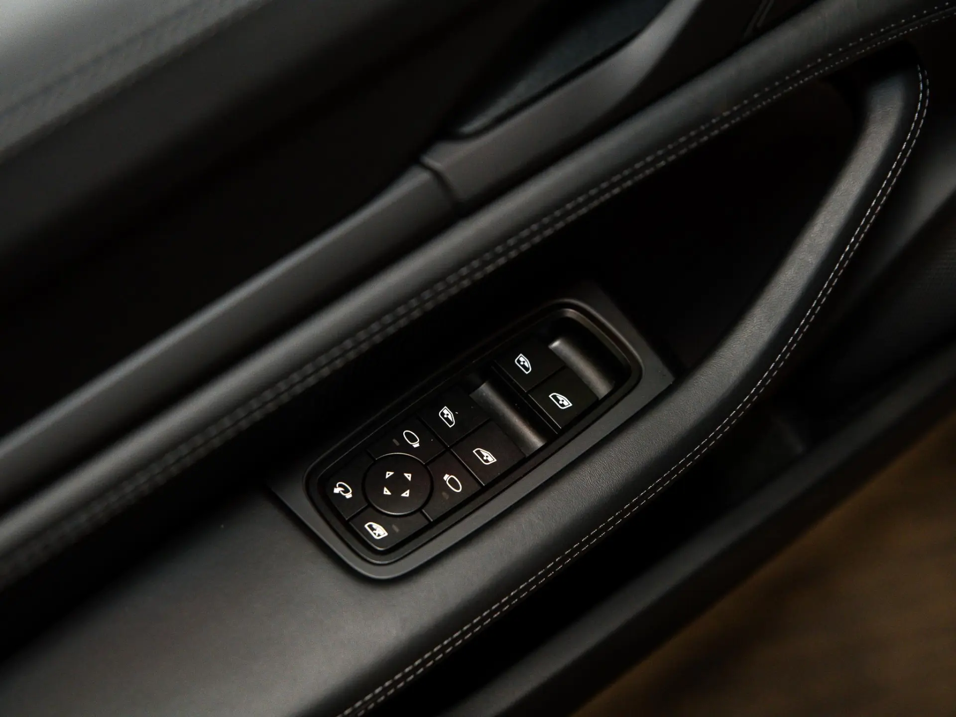 Taycan Sport Turismo Black Edition