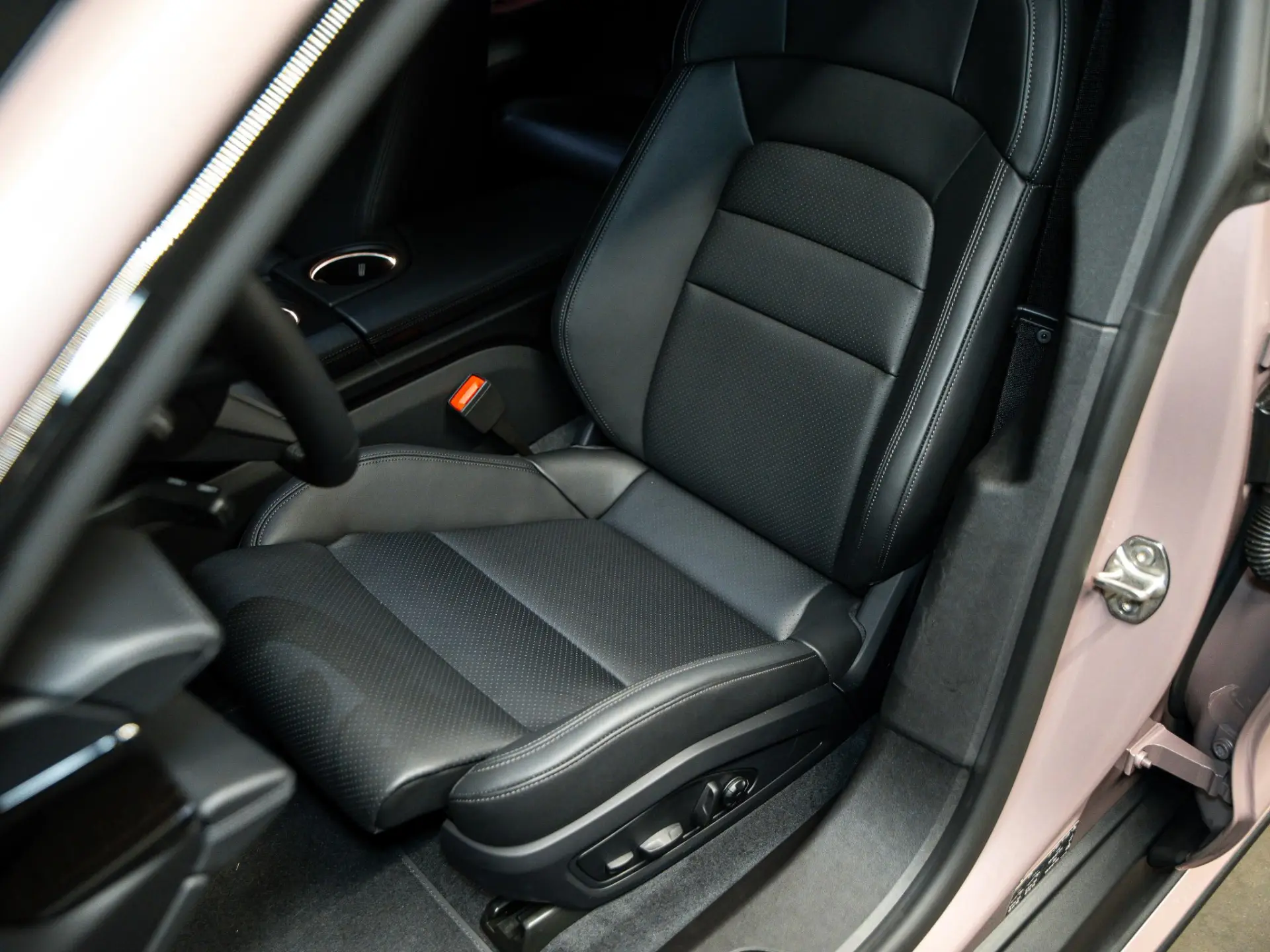 Taycan Sport Turismo Black Edition