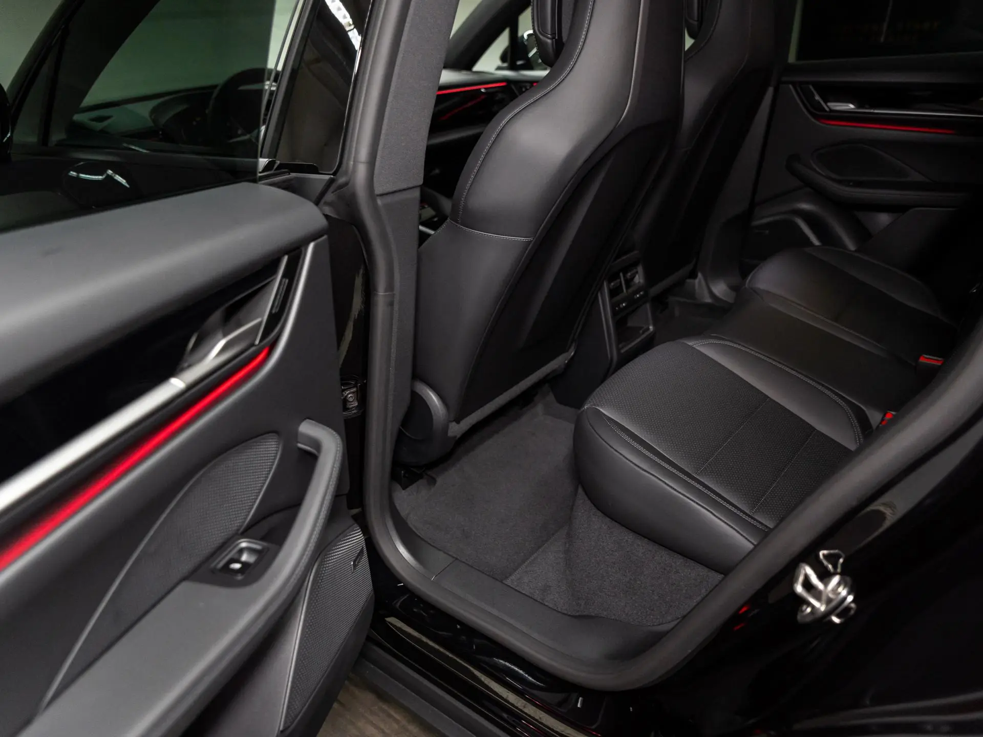 Macan 4