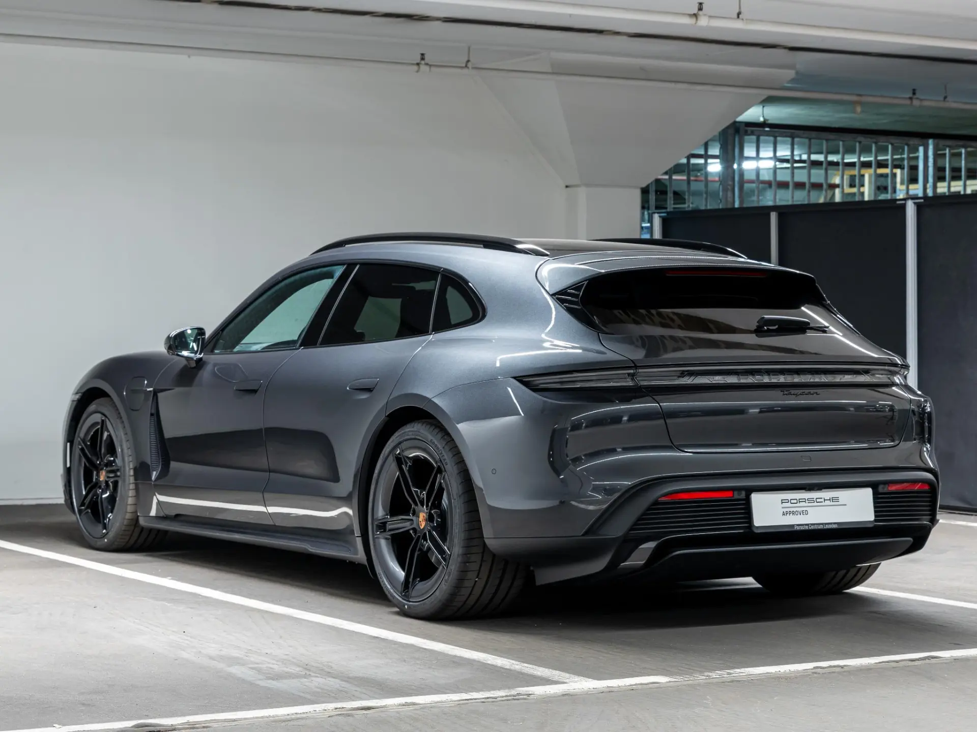 Taycan Sport Turismo Black Edition
