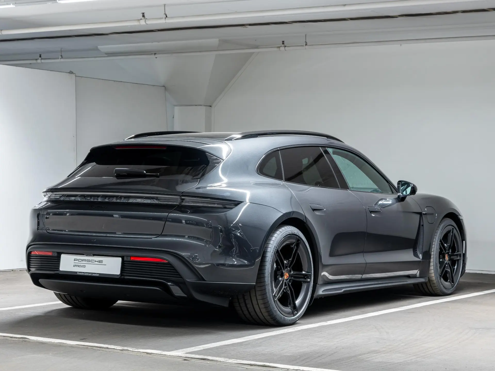 Taycan Sport Turismo Black Edition
