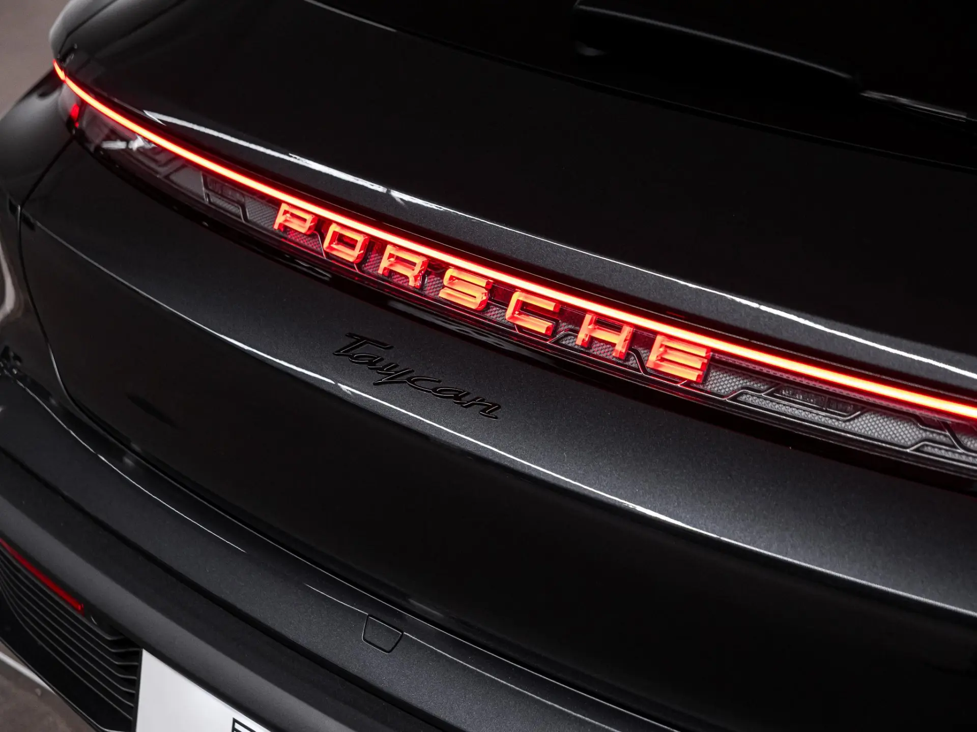 Taycan Sport Turismo Black Edition