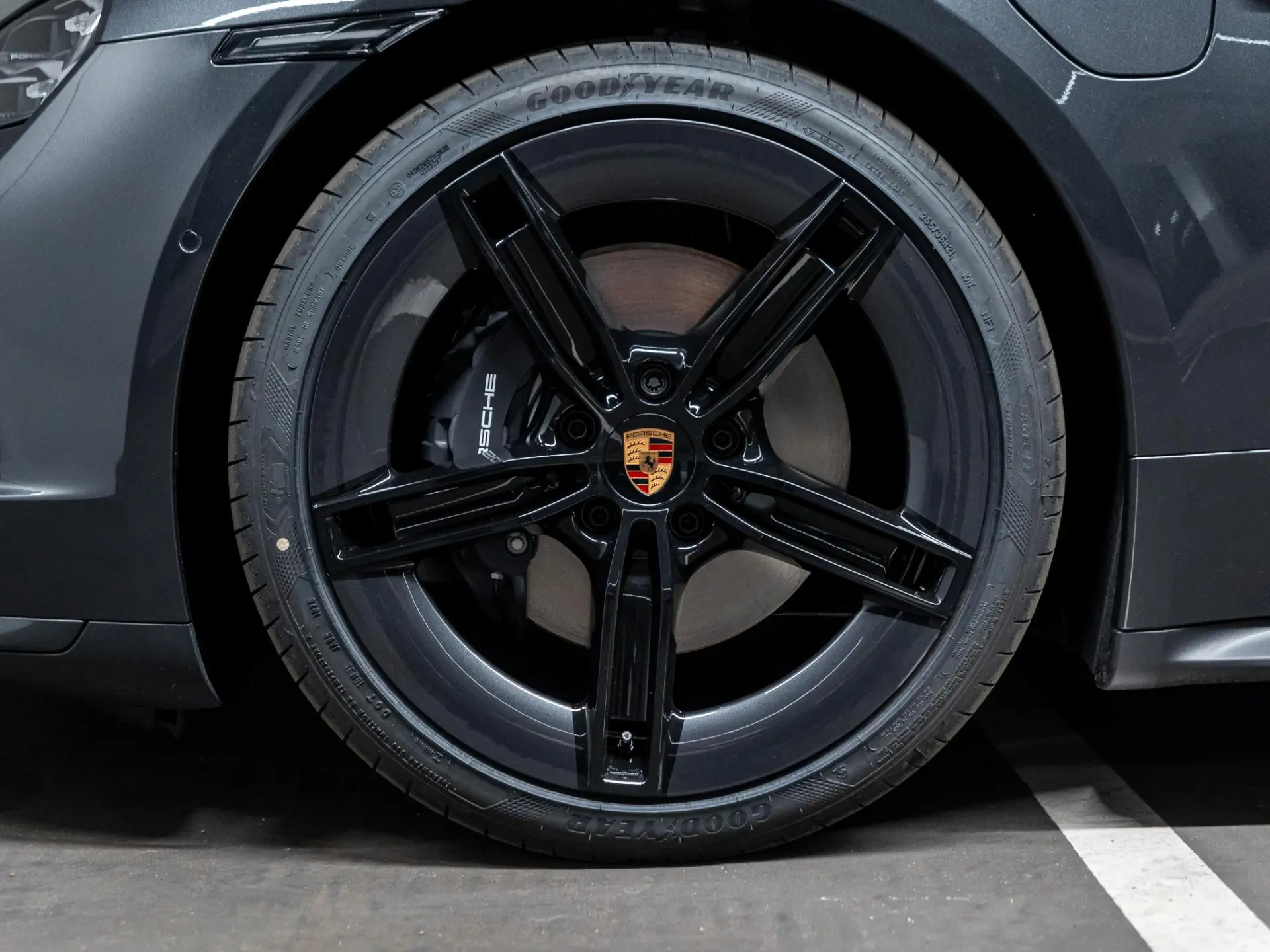 Taycan Sport Turismo Black Edition