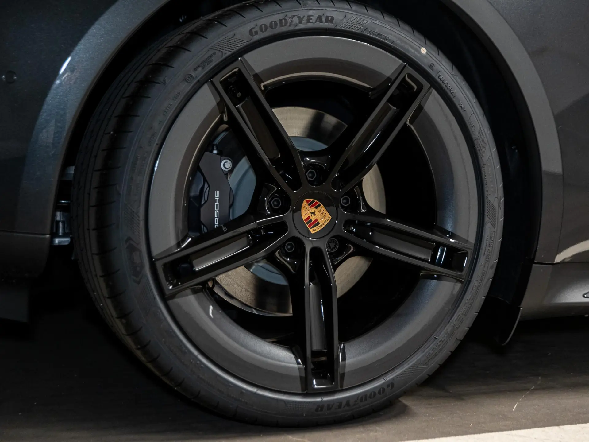 Taycan Sport Turismo Black Edition