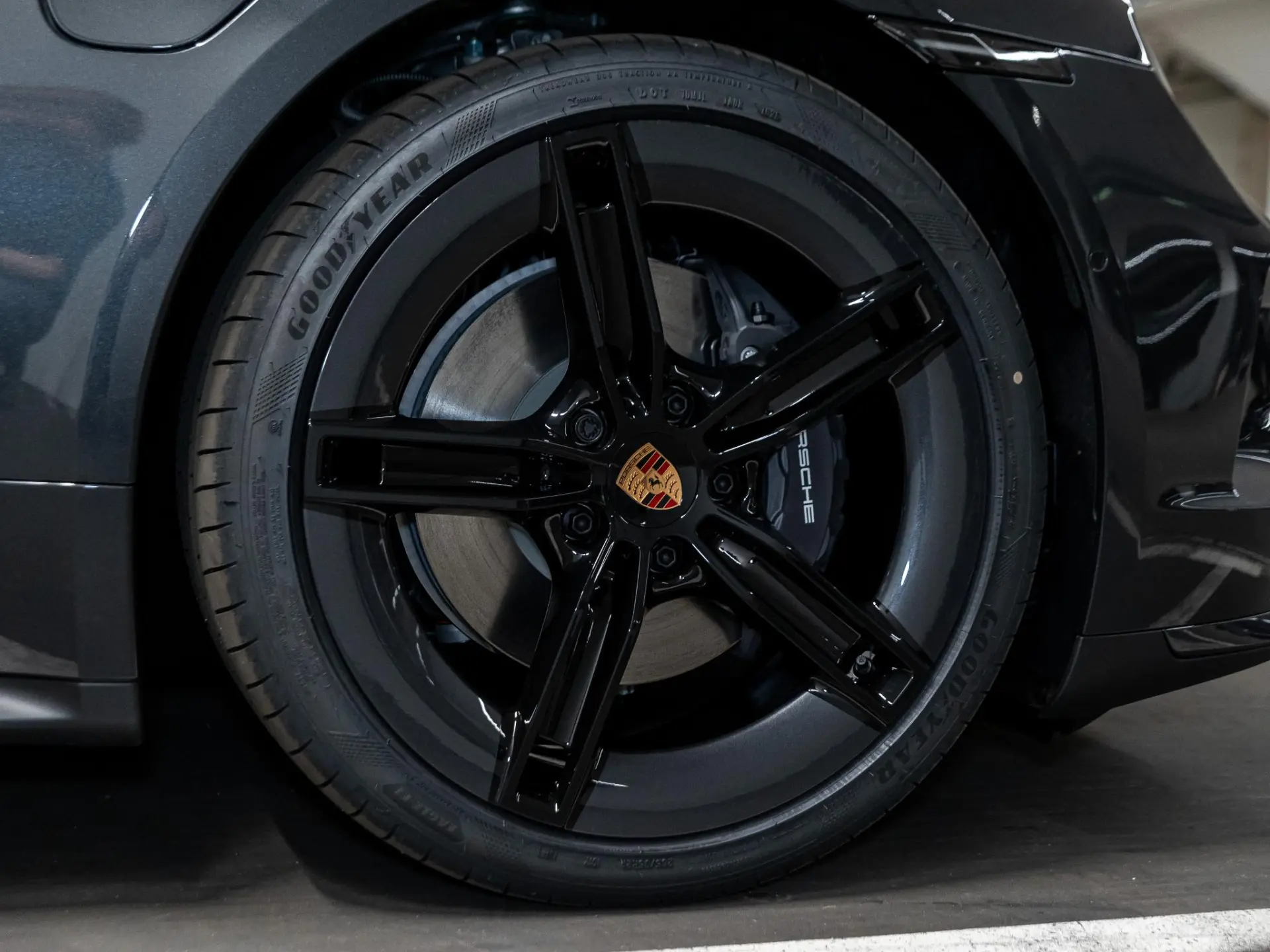 Taycan Sport Turismo Black Edition