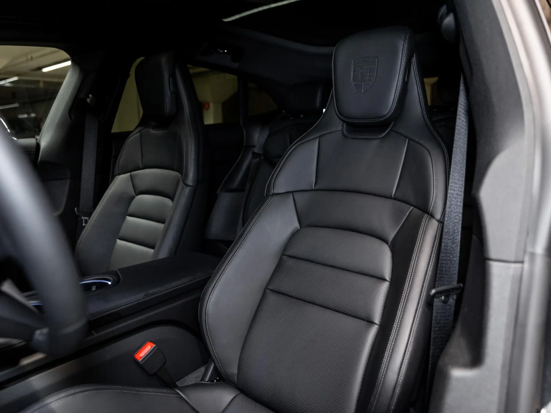 Taycan Sport Turismo Black Edition