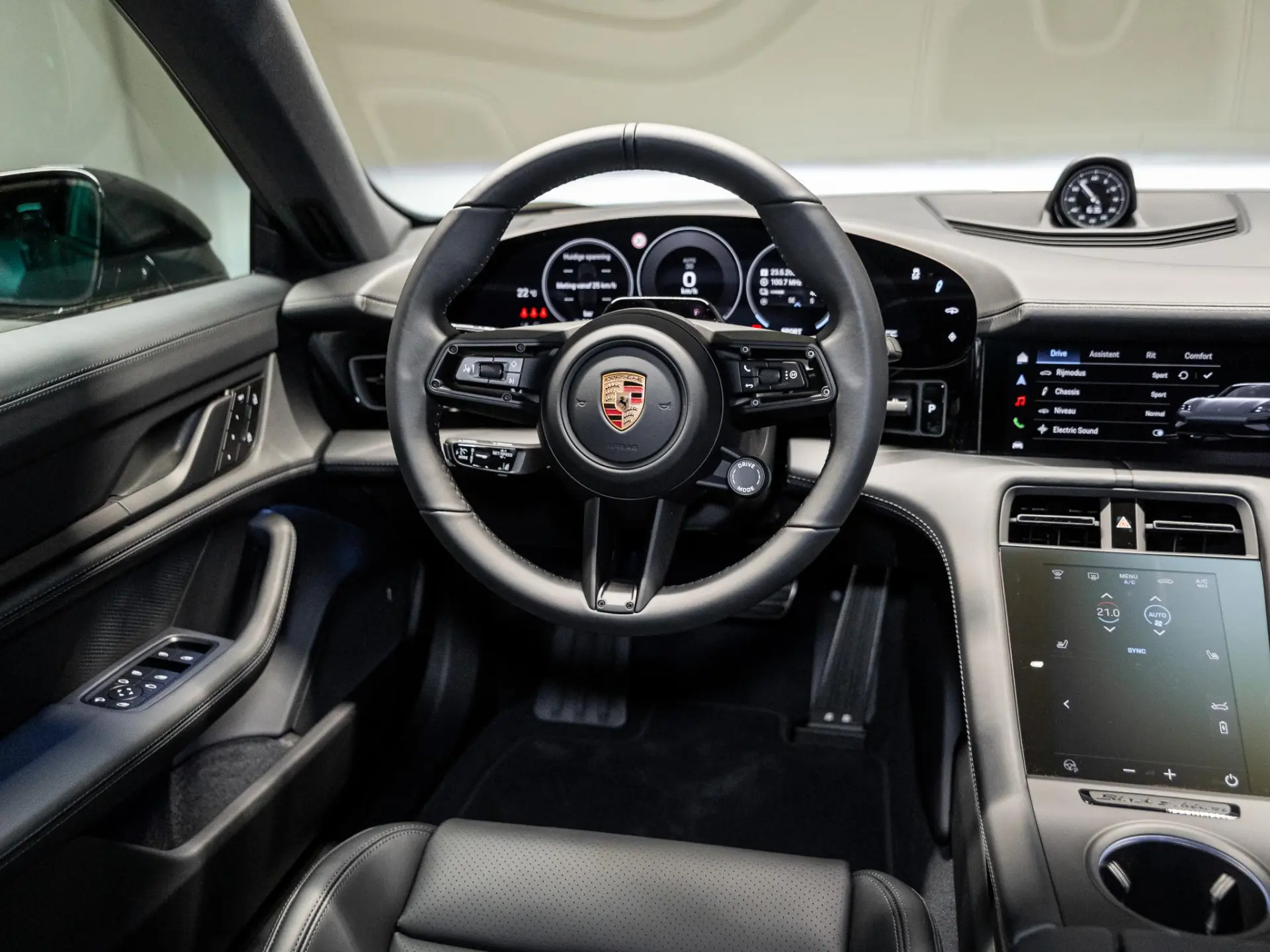 Taycan Sport Turismo Black Edition