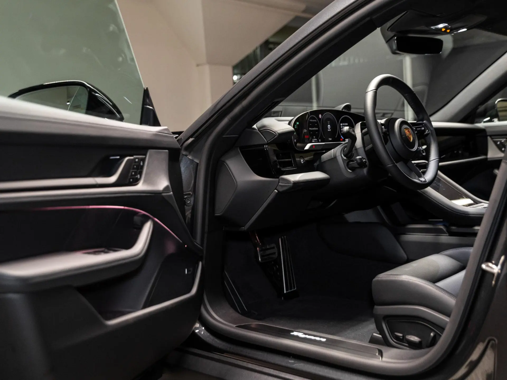 Taycan Sport Turismo Black Edition