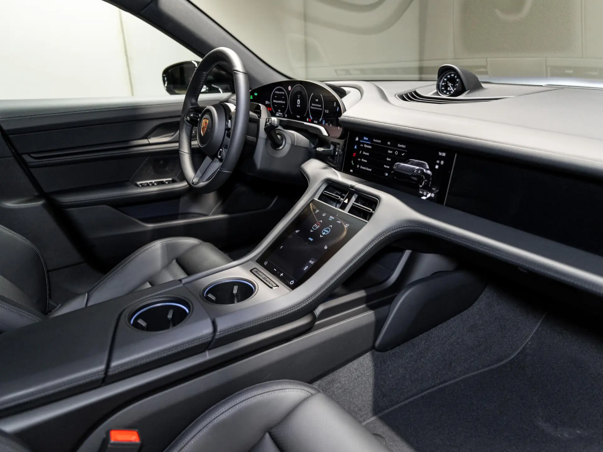 Taycan Sport Turismo Black Edition