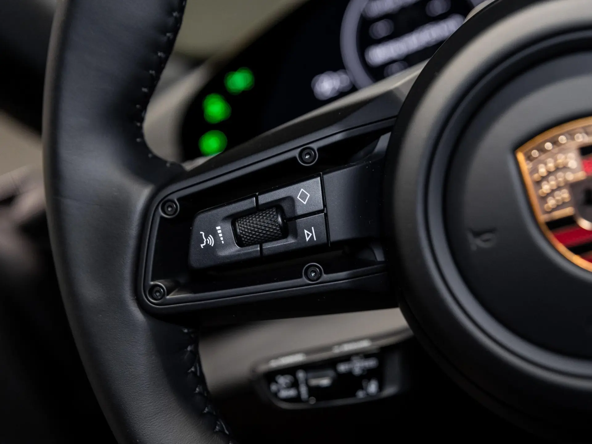 Taycan Sport Turismo Black Edition