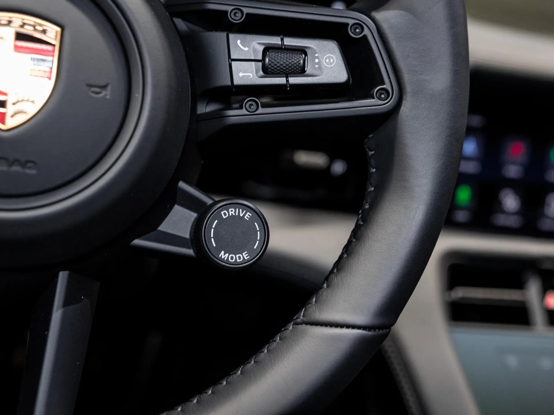 Taycan Sport Turismo Black Edition