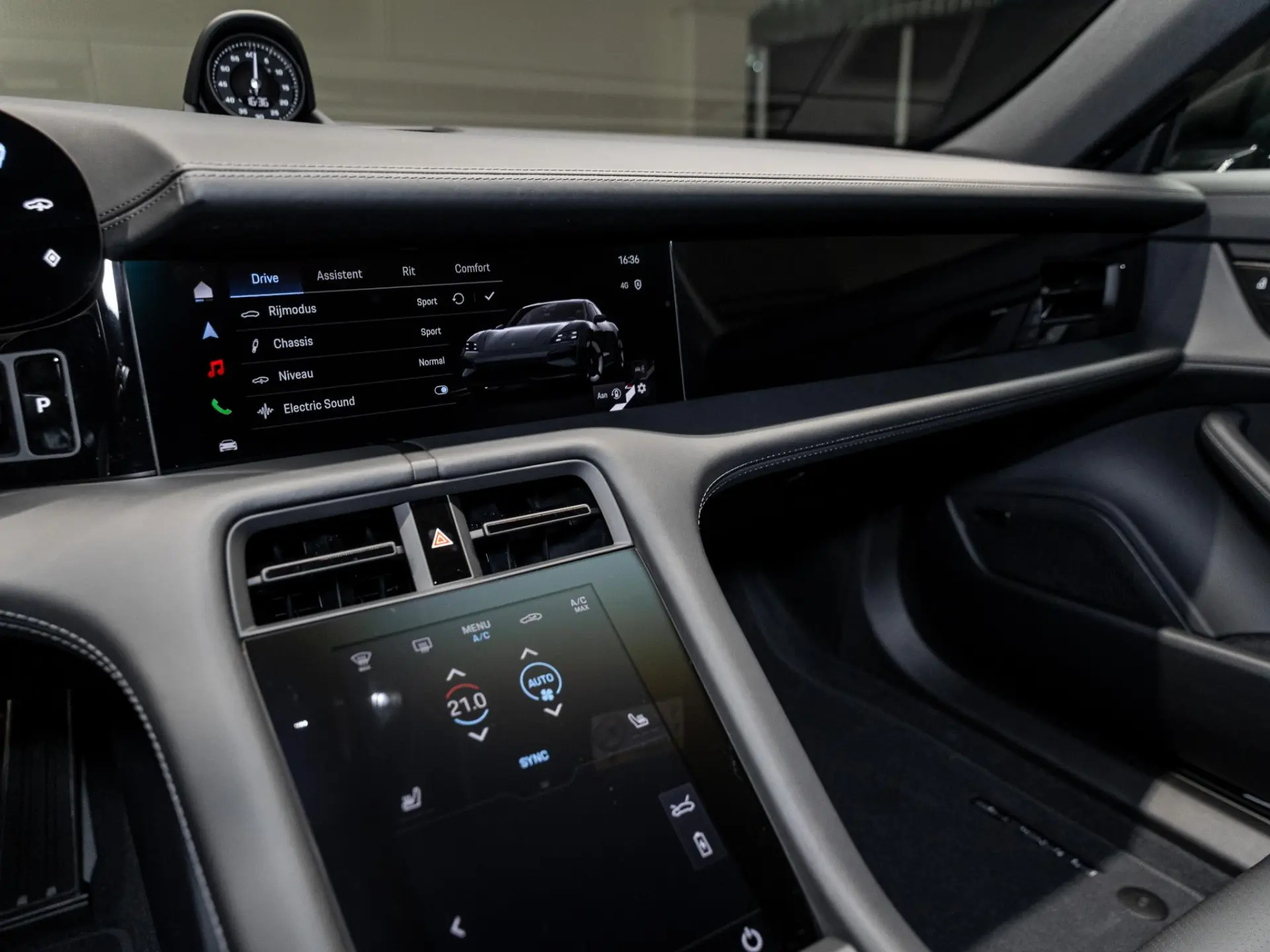 Taycan Sport Turismo Black Edition