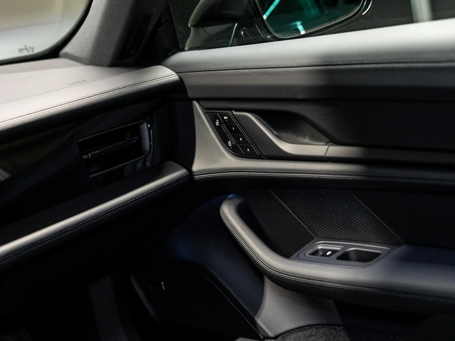 Taycan Sport Turismo Black Edition