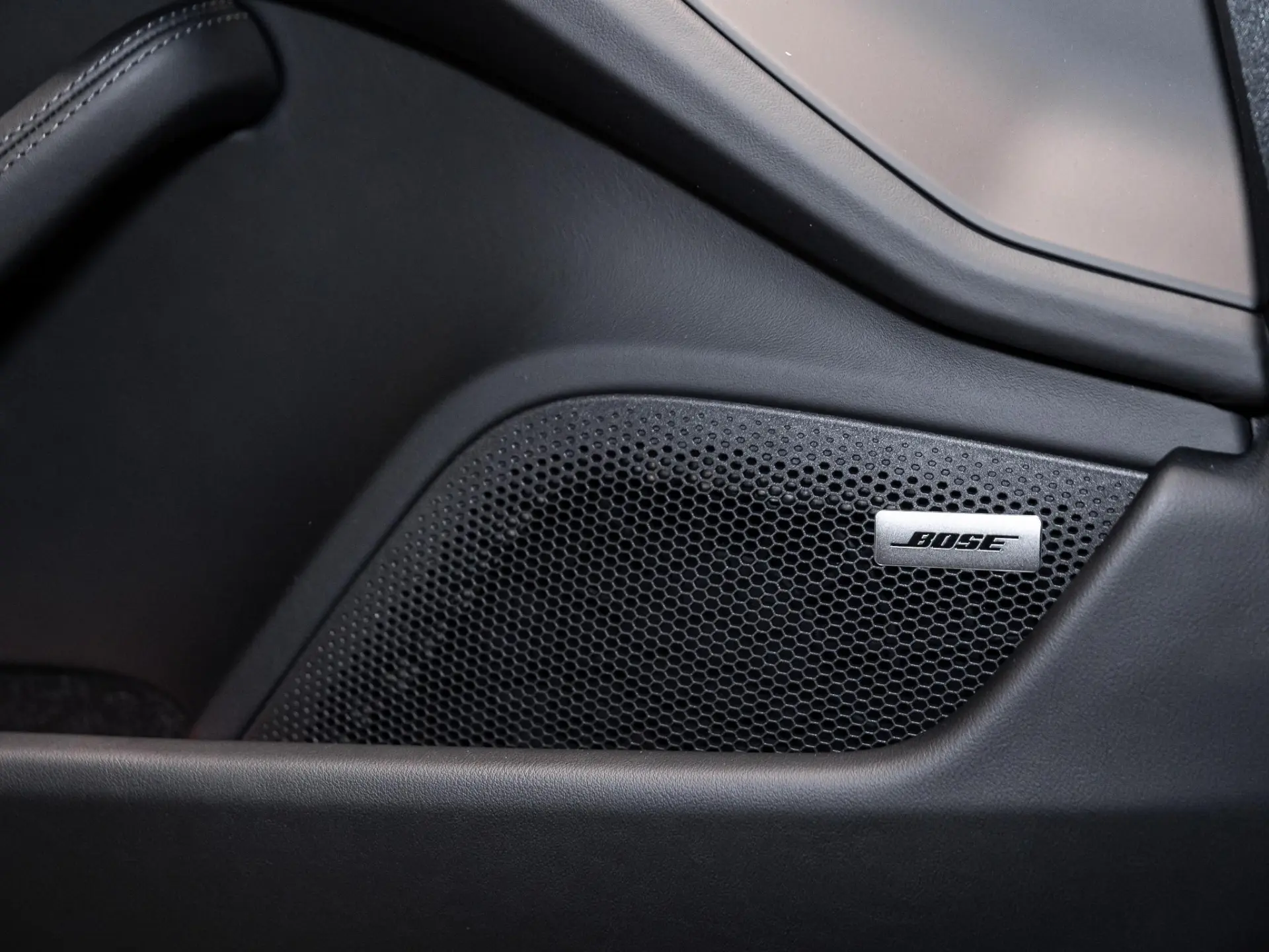 Taycan Sport Turismo Black Edition