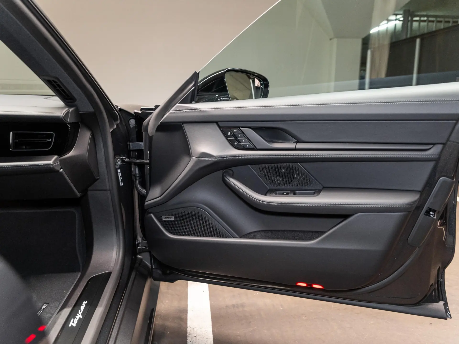 Taycan Sport Turismo Black Edition