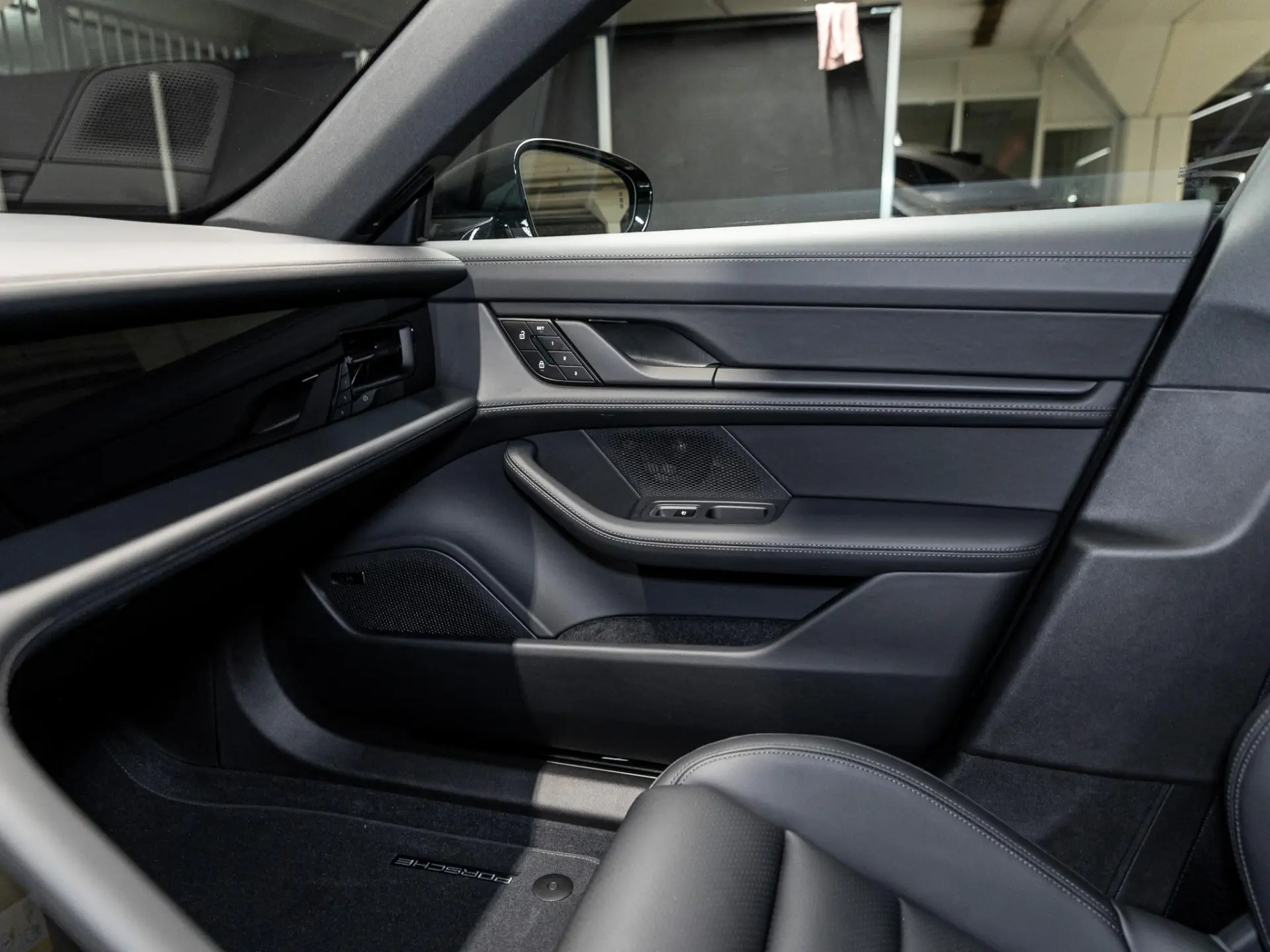 Taycan Sport Turismo Black Edition