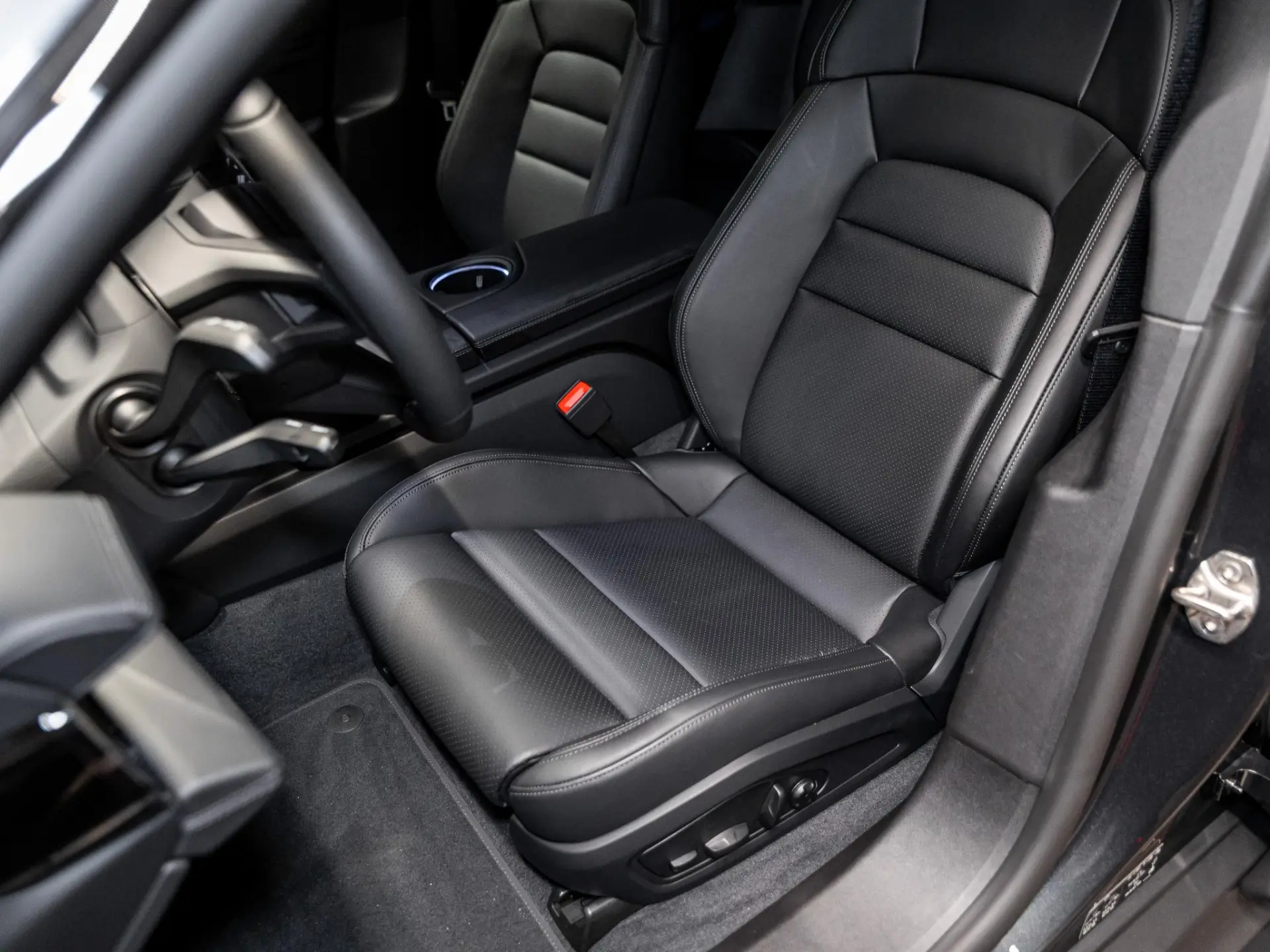 Taycan Sport Turismo Black Edition
