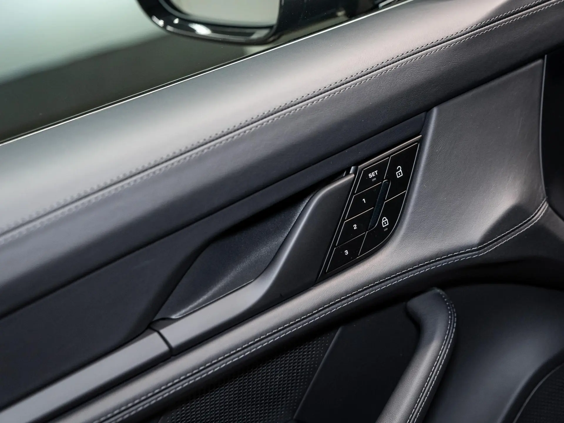 Taycan Sport Turismo Black Edition