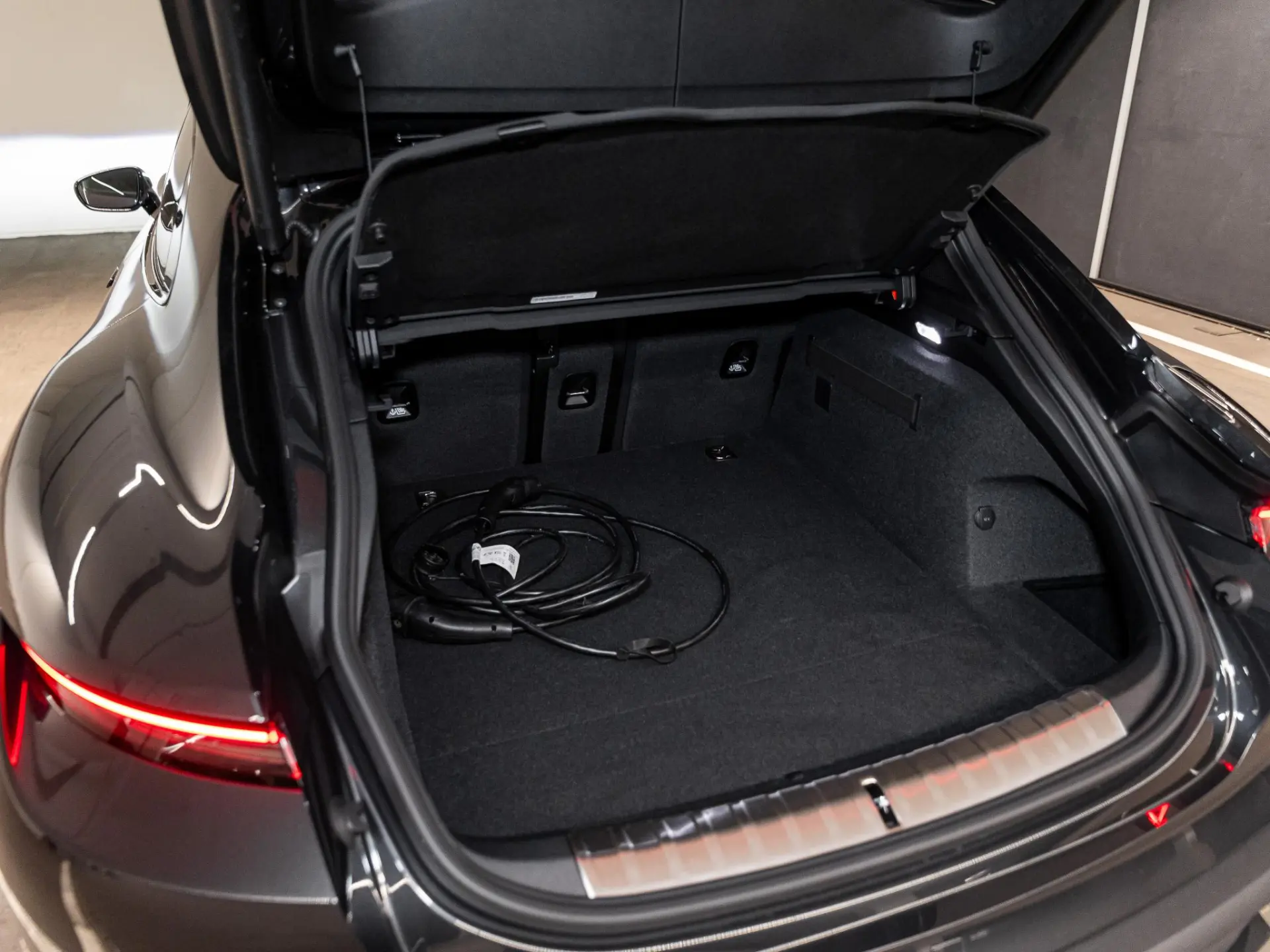 Taycan Sport Turismo Black Edition
