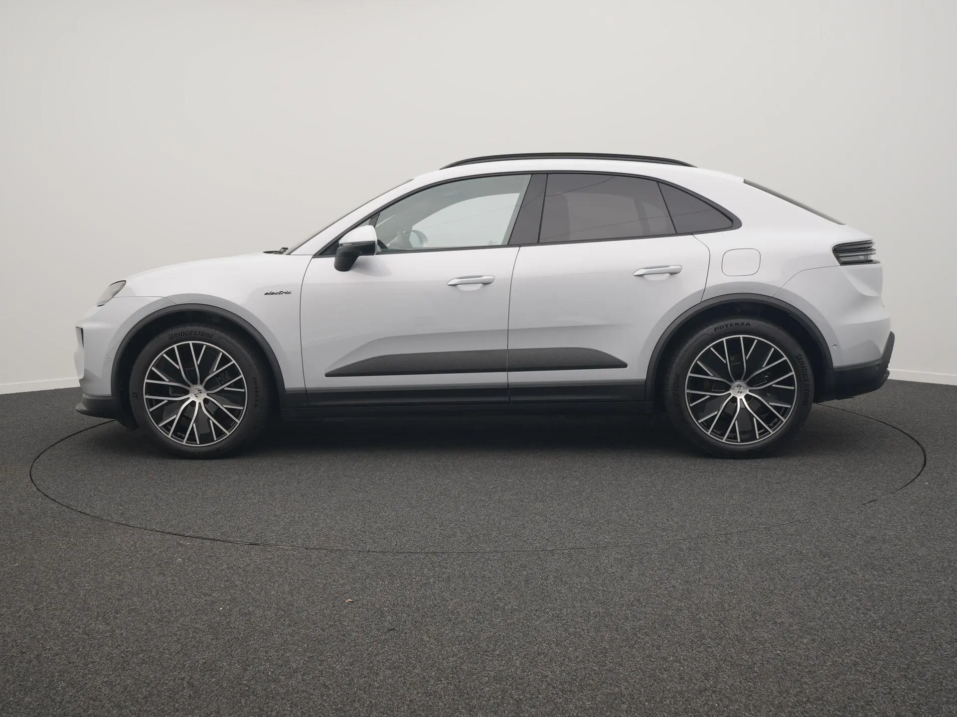 Macan Macan 4