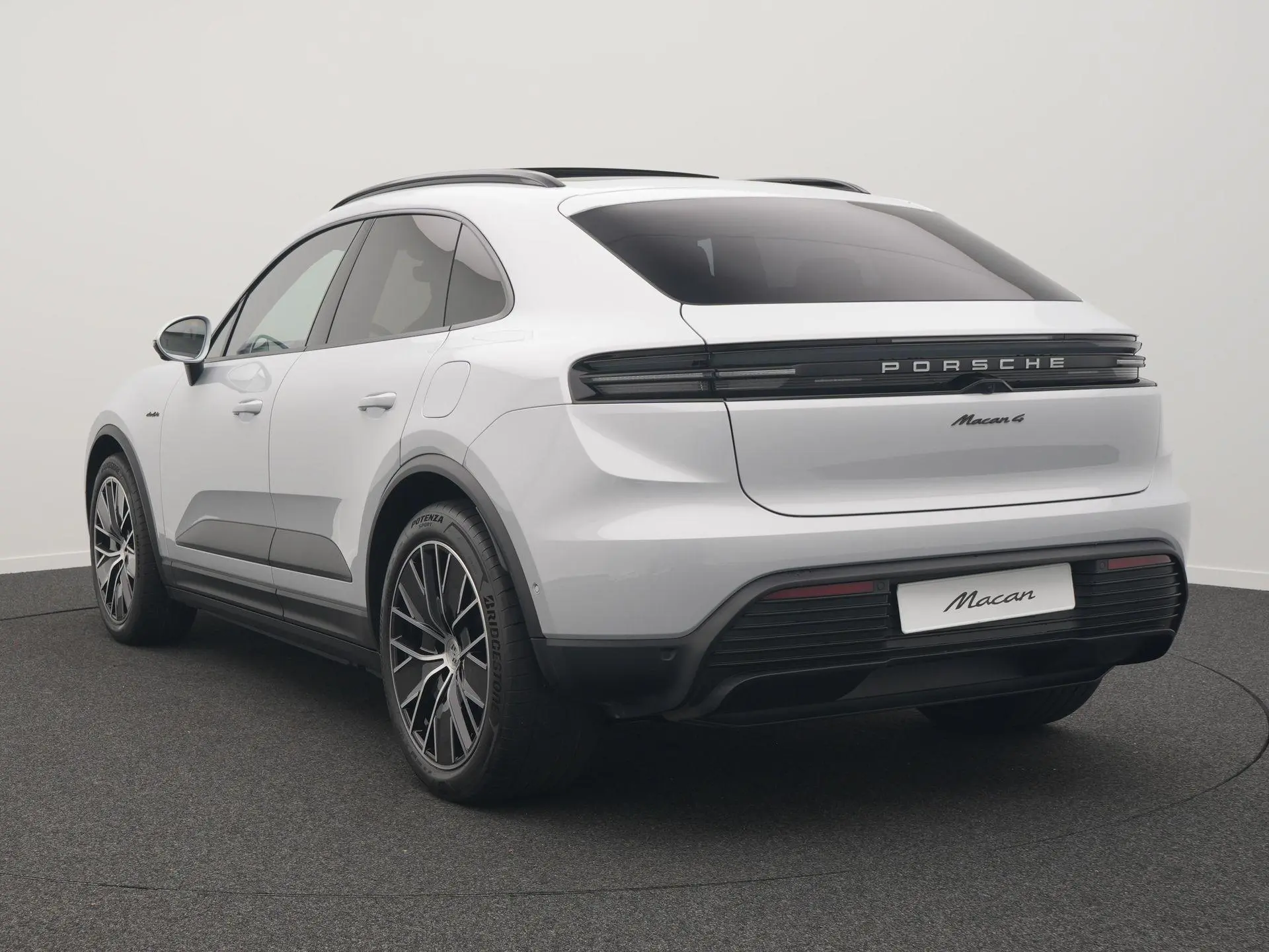 Macan Macan 4