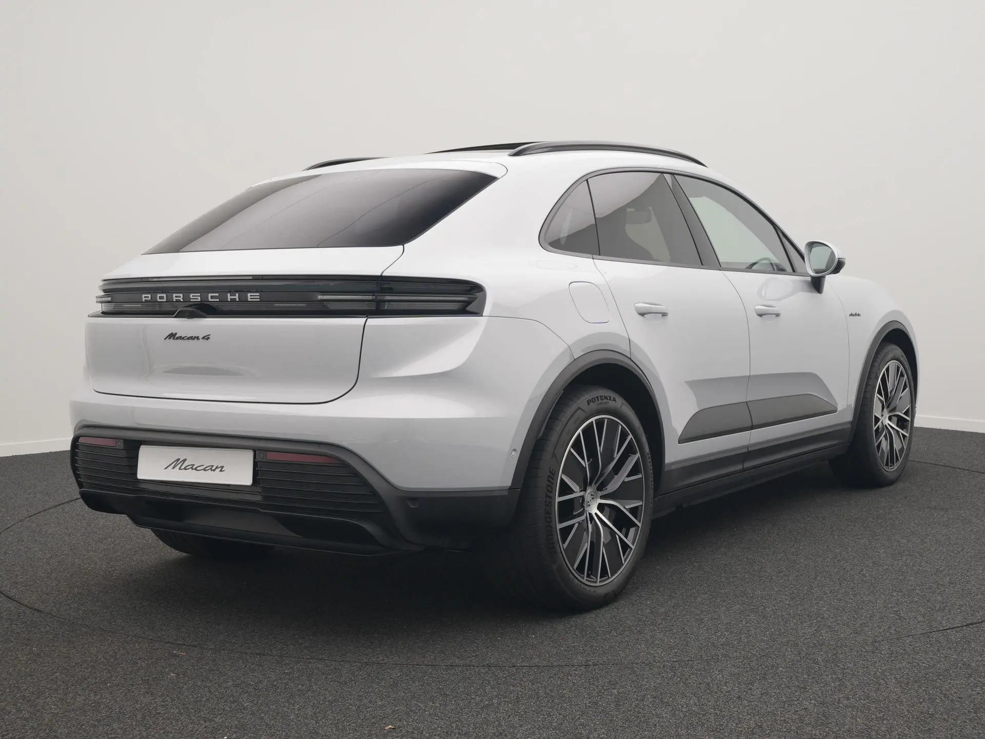 Macan Macan 4