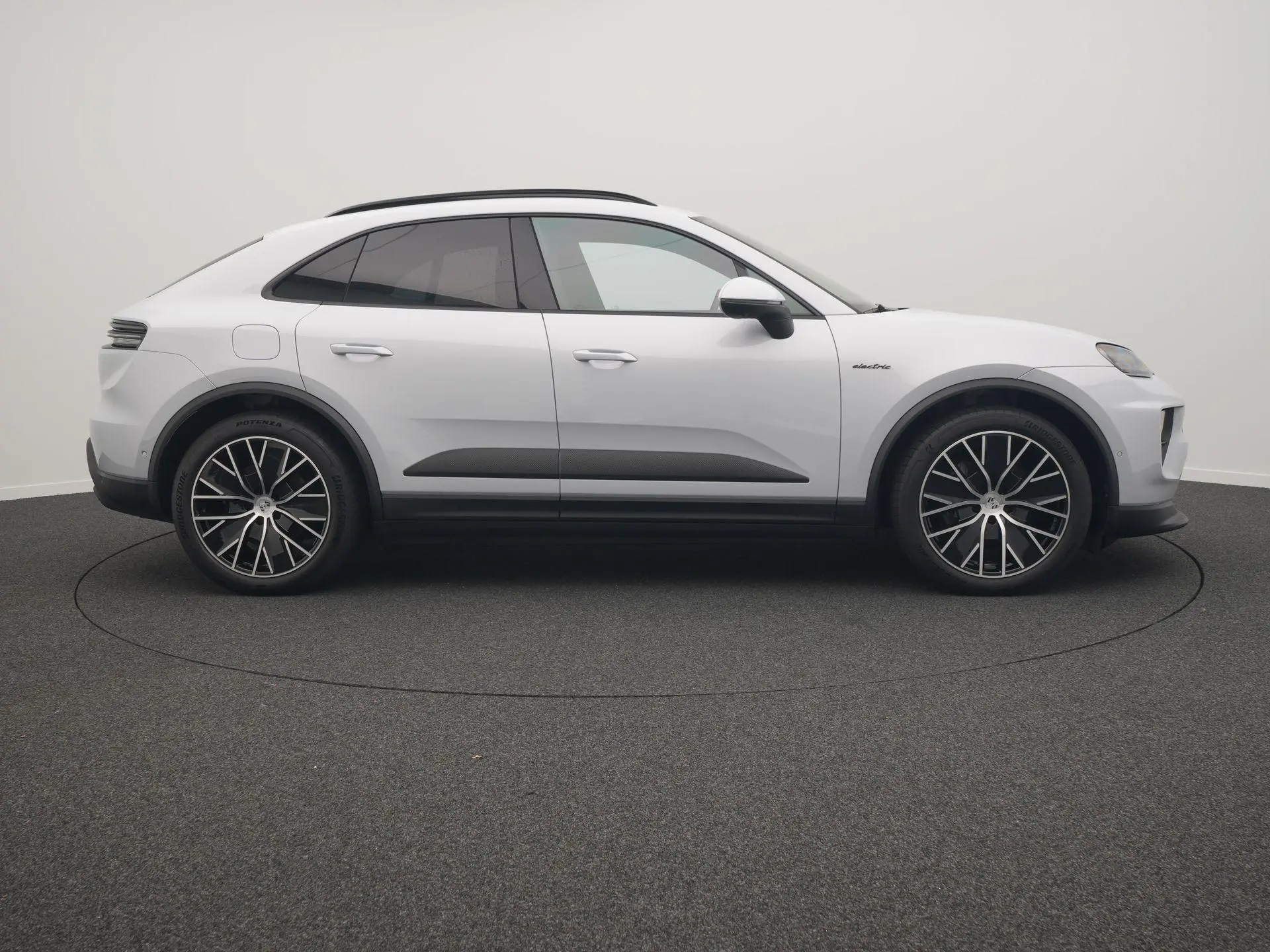 Macan Macan 4
