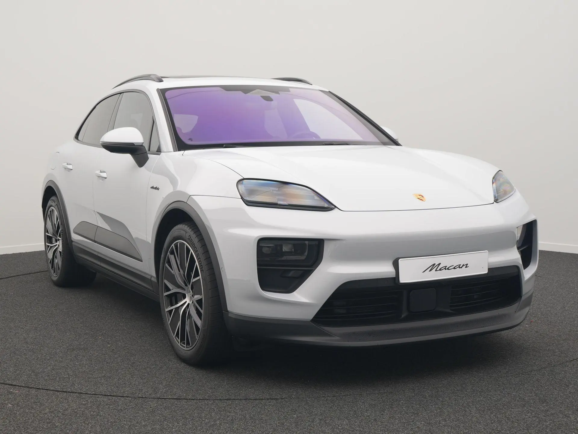Macan Macan 4