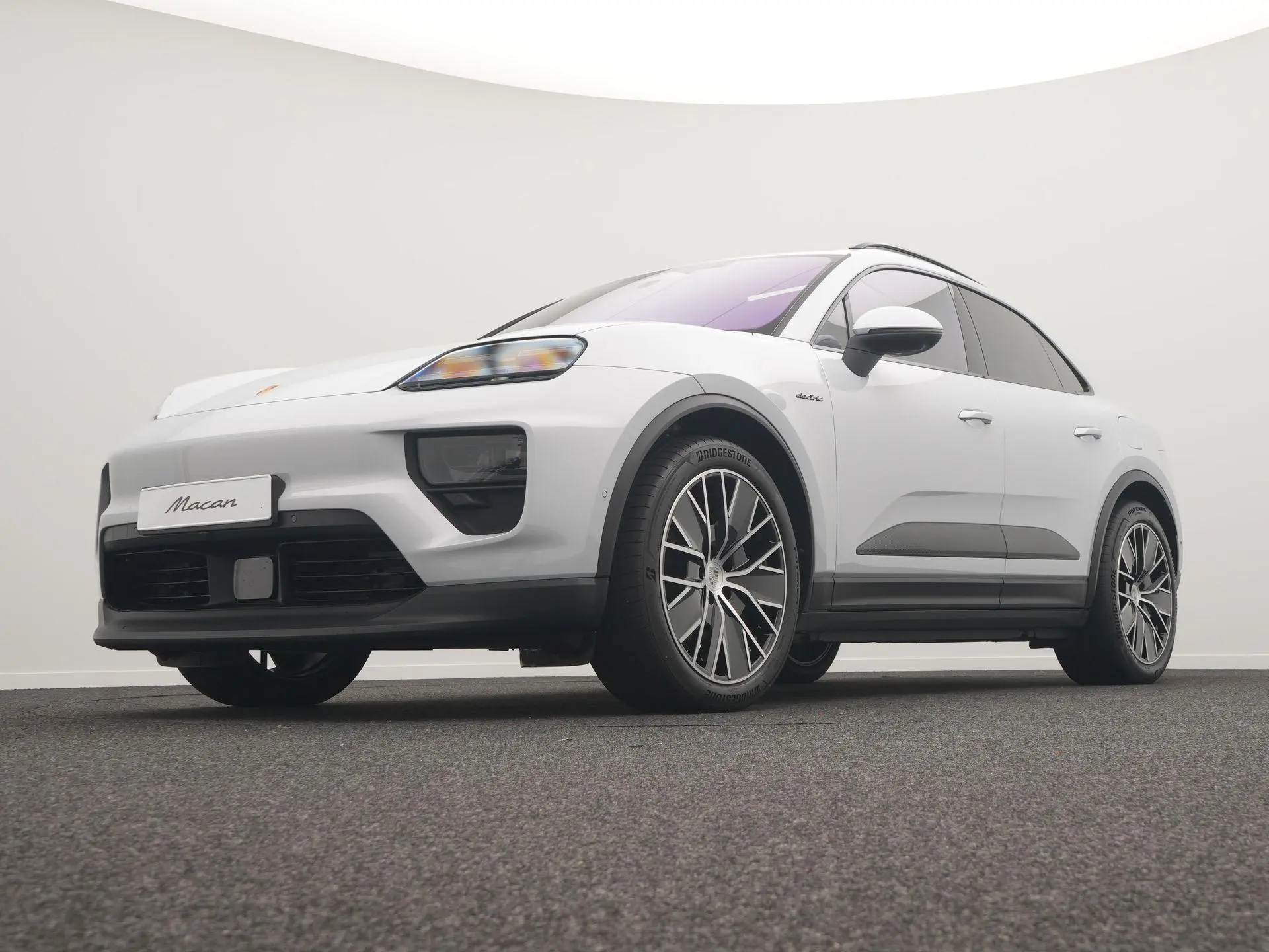 Macan Macan 4
