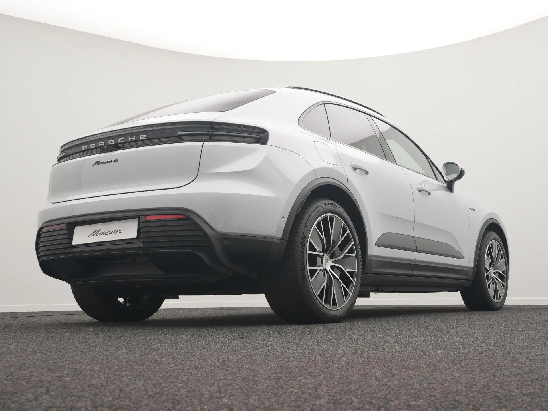 Macan Macan 4