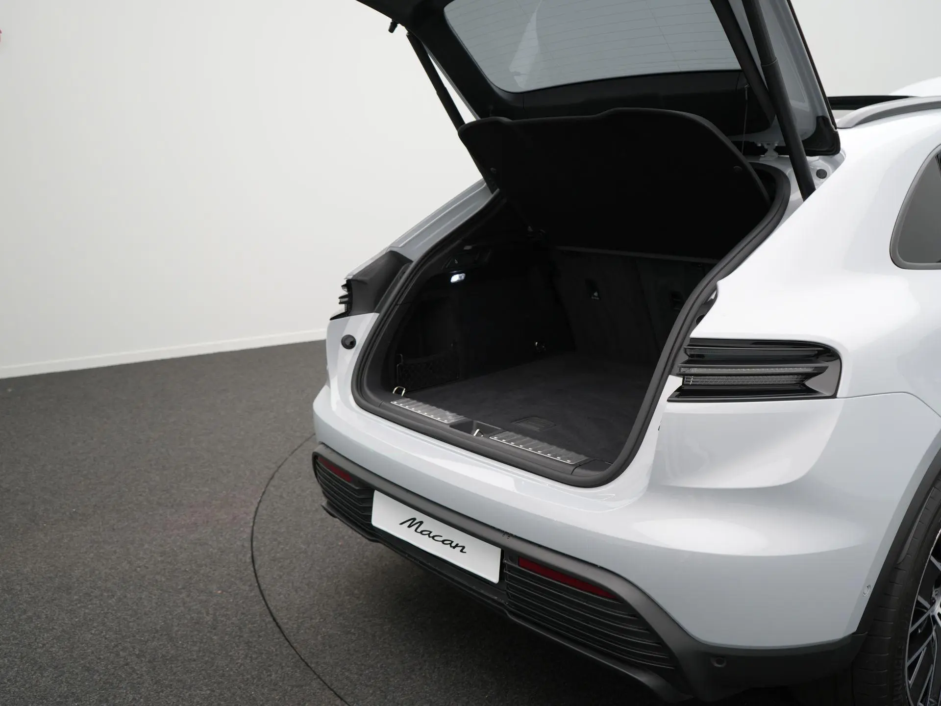 Macan Macan 4