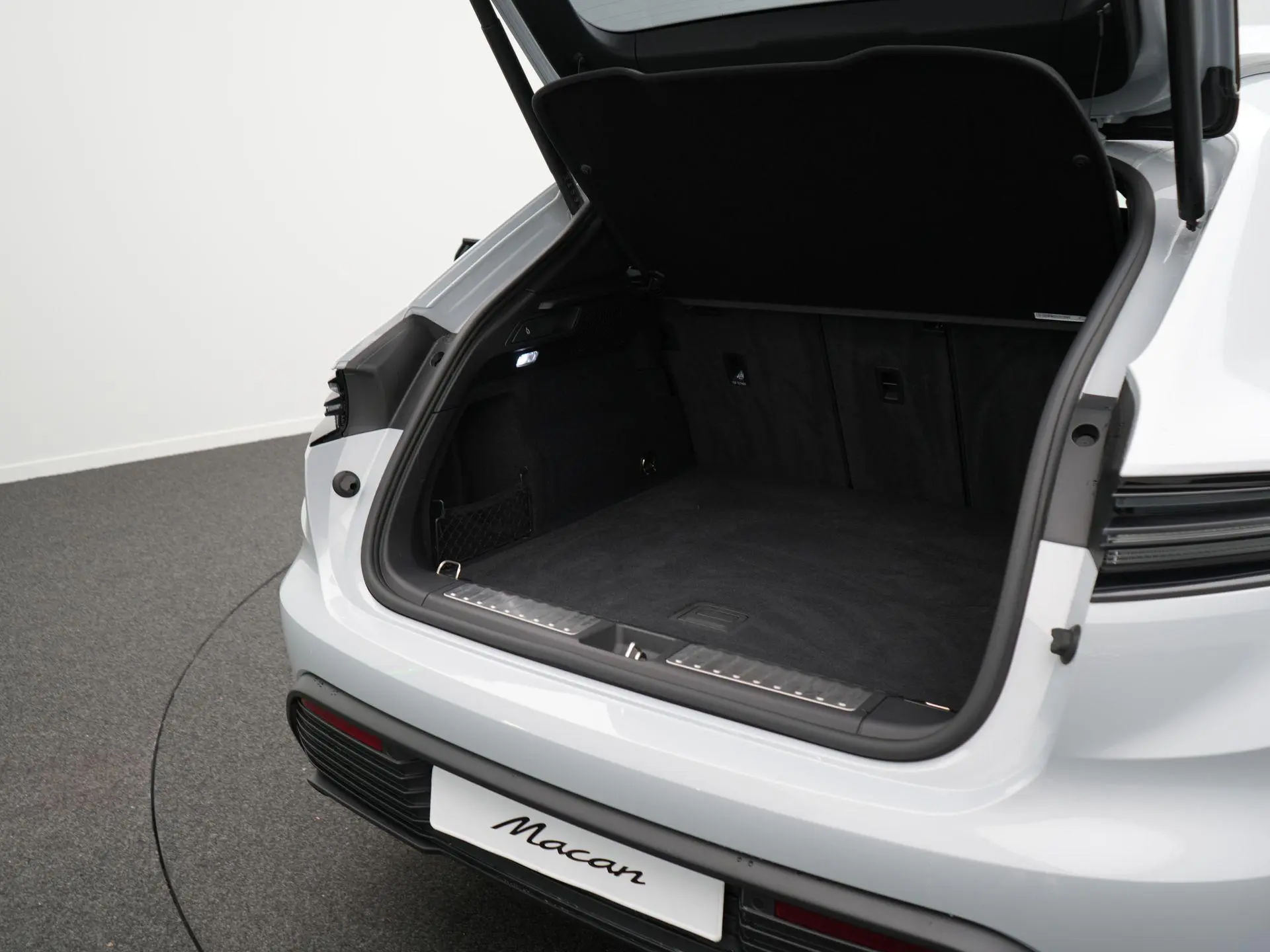 Macan Macan 4