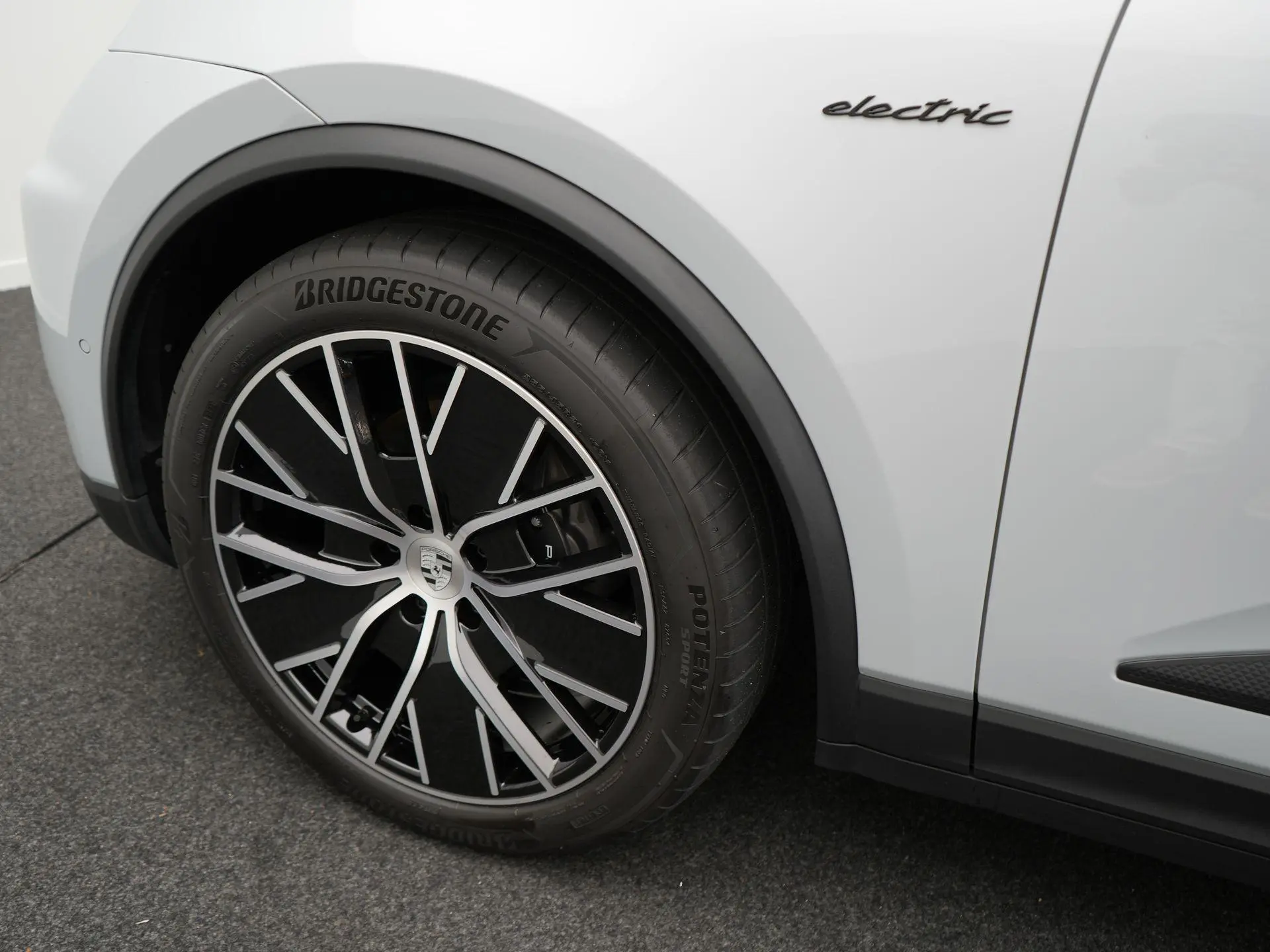 Macan Macan 4