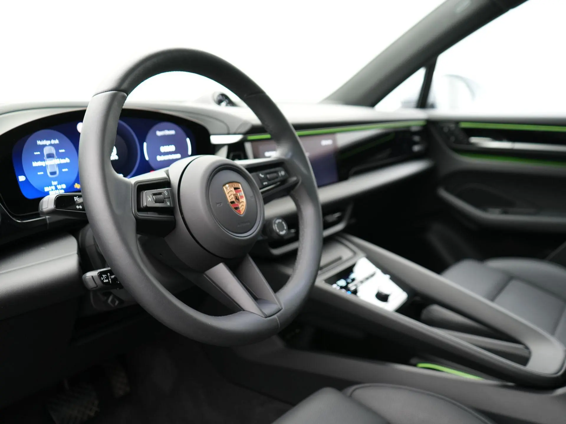 Macan Macan 4