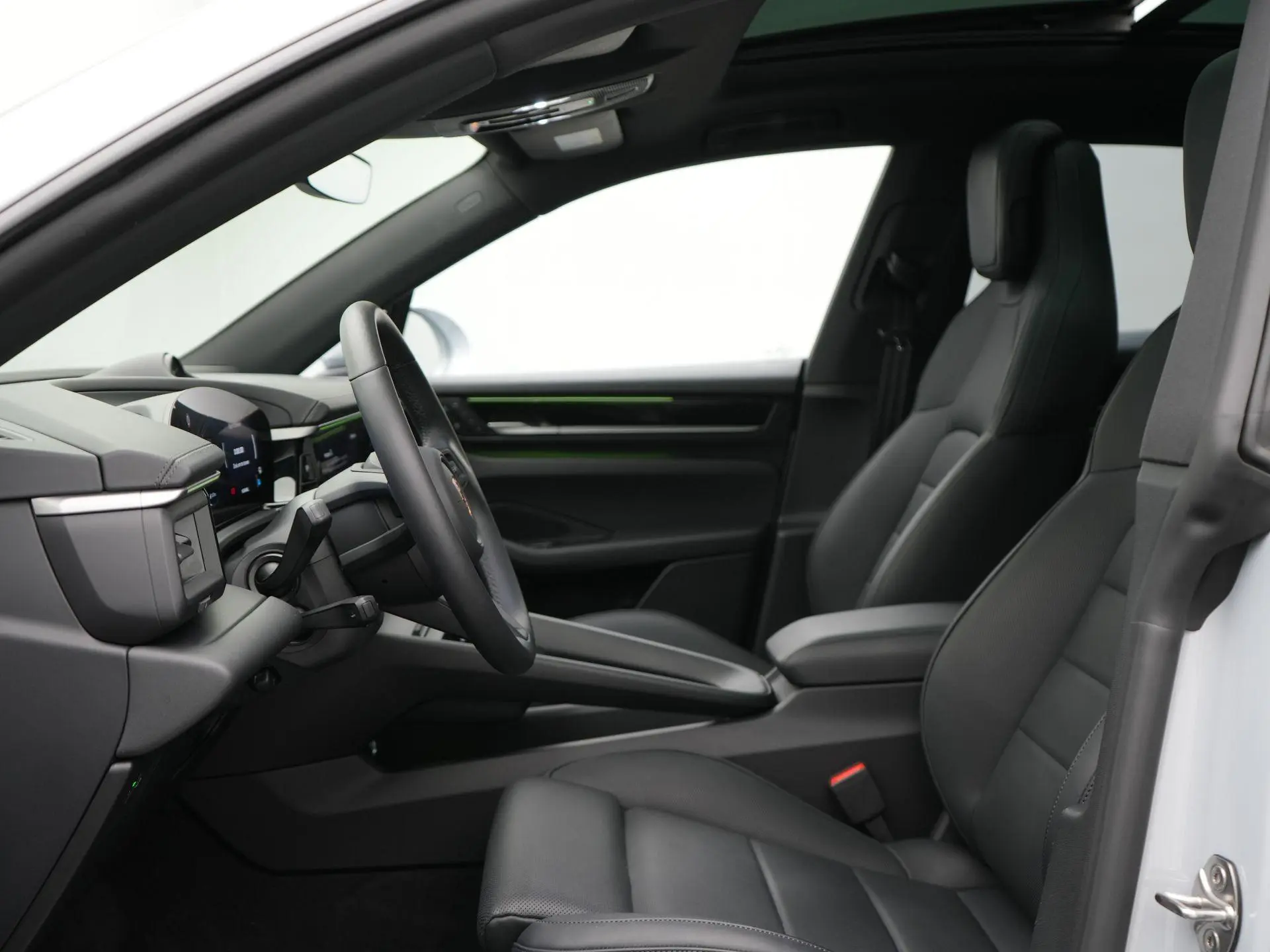 Macan Macan 4
